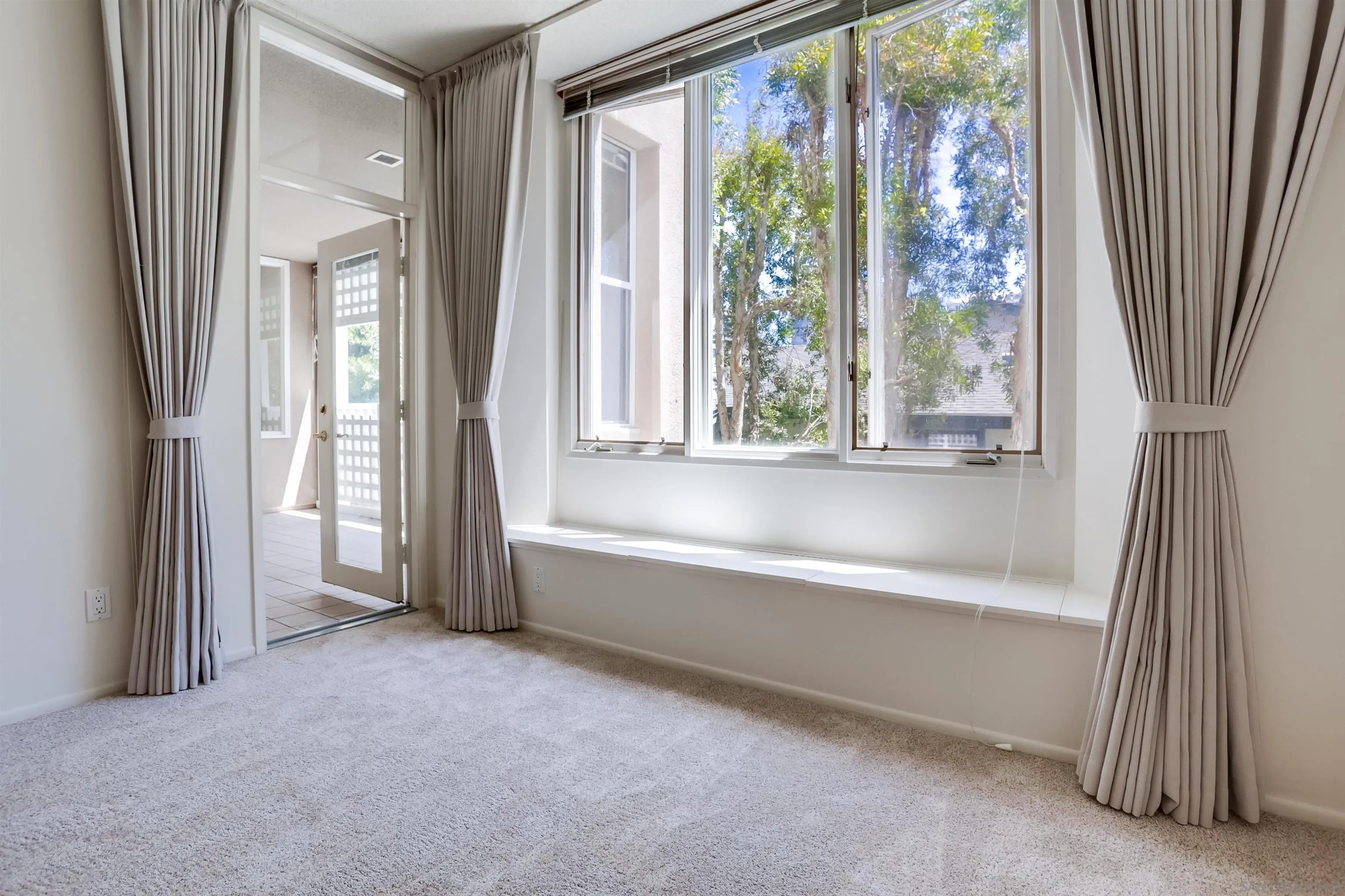 https://cdn.realtyfeed.com/cdn/127/250036816/4fae3b55bd6eb3fea7a789de0c6fd161.webp