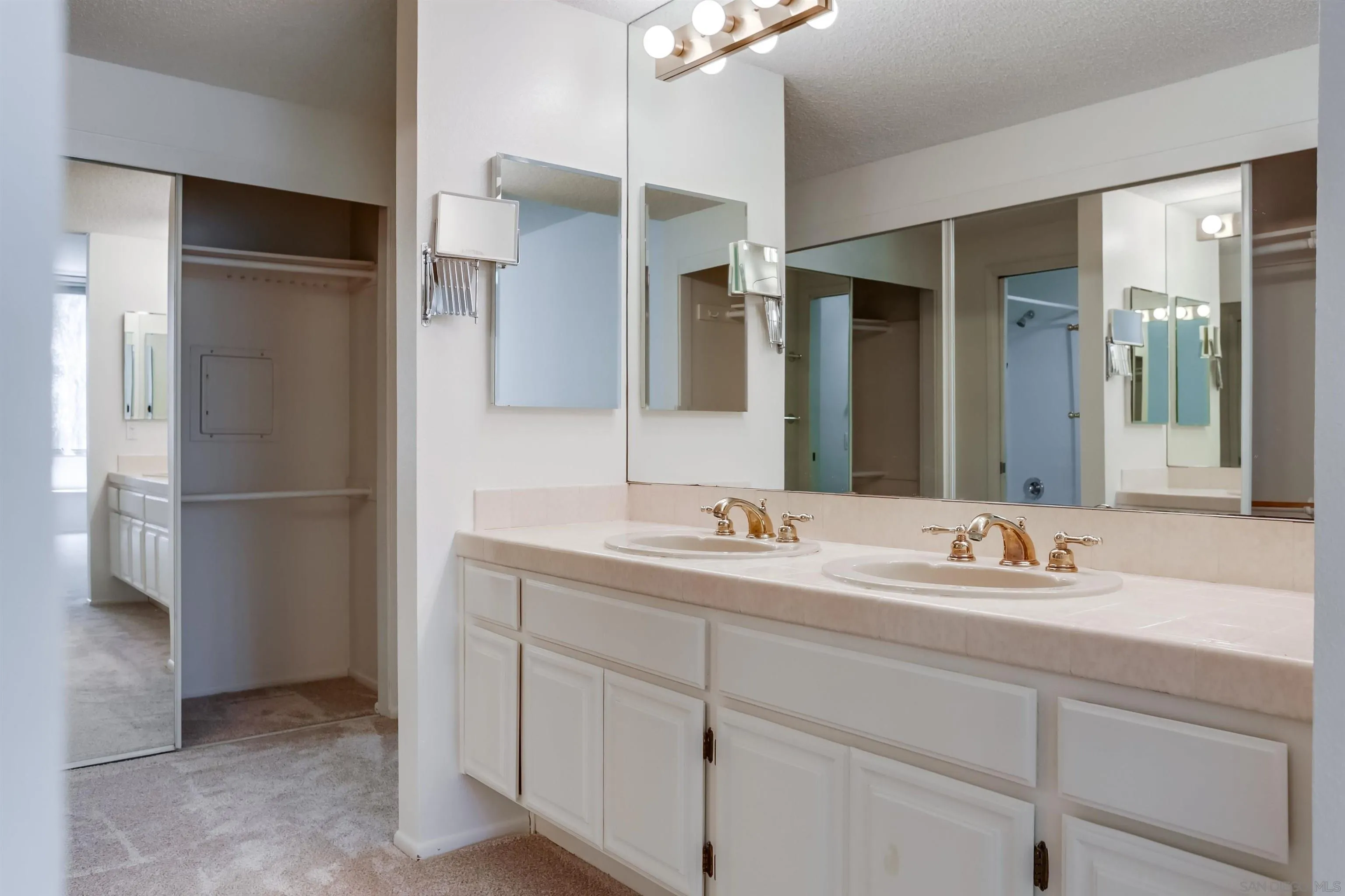 https://cdn.realtyfeed.com/cdn/127/250036816/f68d849c1f84eee4bd422be022b7a324.webp