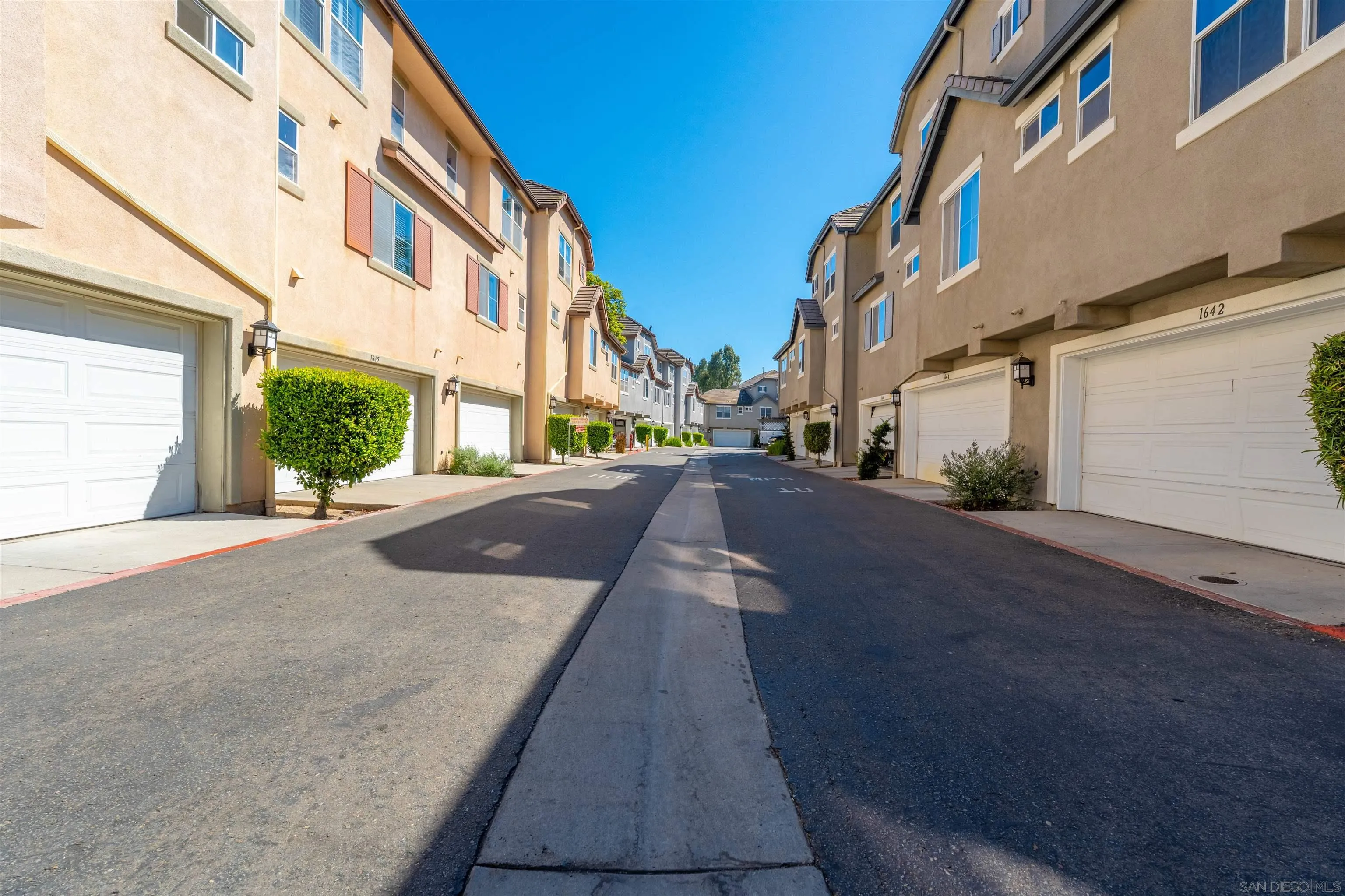 https://cdn.realtyfeed.com/cdn/127/250036822/4fc1ccbfbd753f8e633e39df9ecb2a05.webp