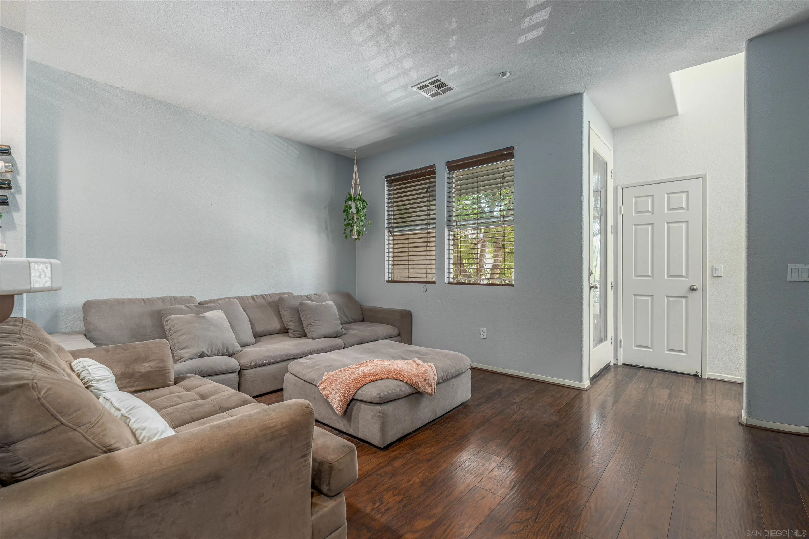 https://cdn.realtyfeed.com/cdn/127/250036822/82ac2c34c5deb94e6f3239e447c261a0.webp