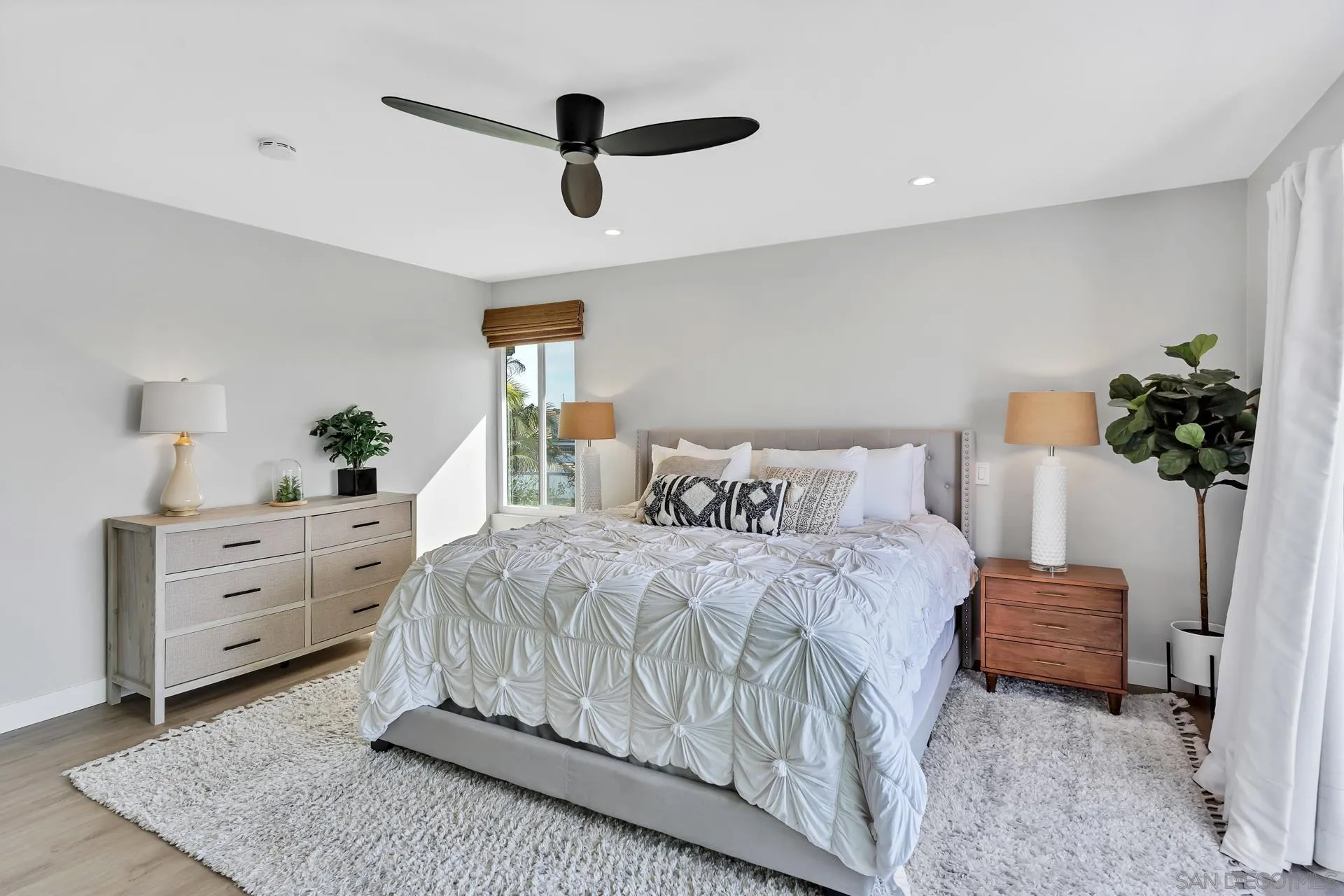 https://cdn.realtyfeed.com/cdn/127/250036823/199080cc04dfa4e8a2b23d343ba6e662.webp