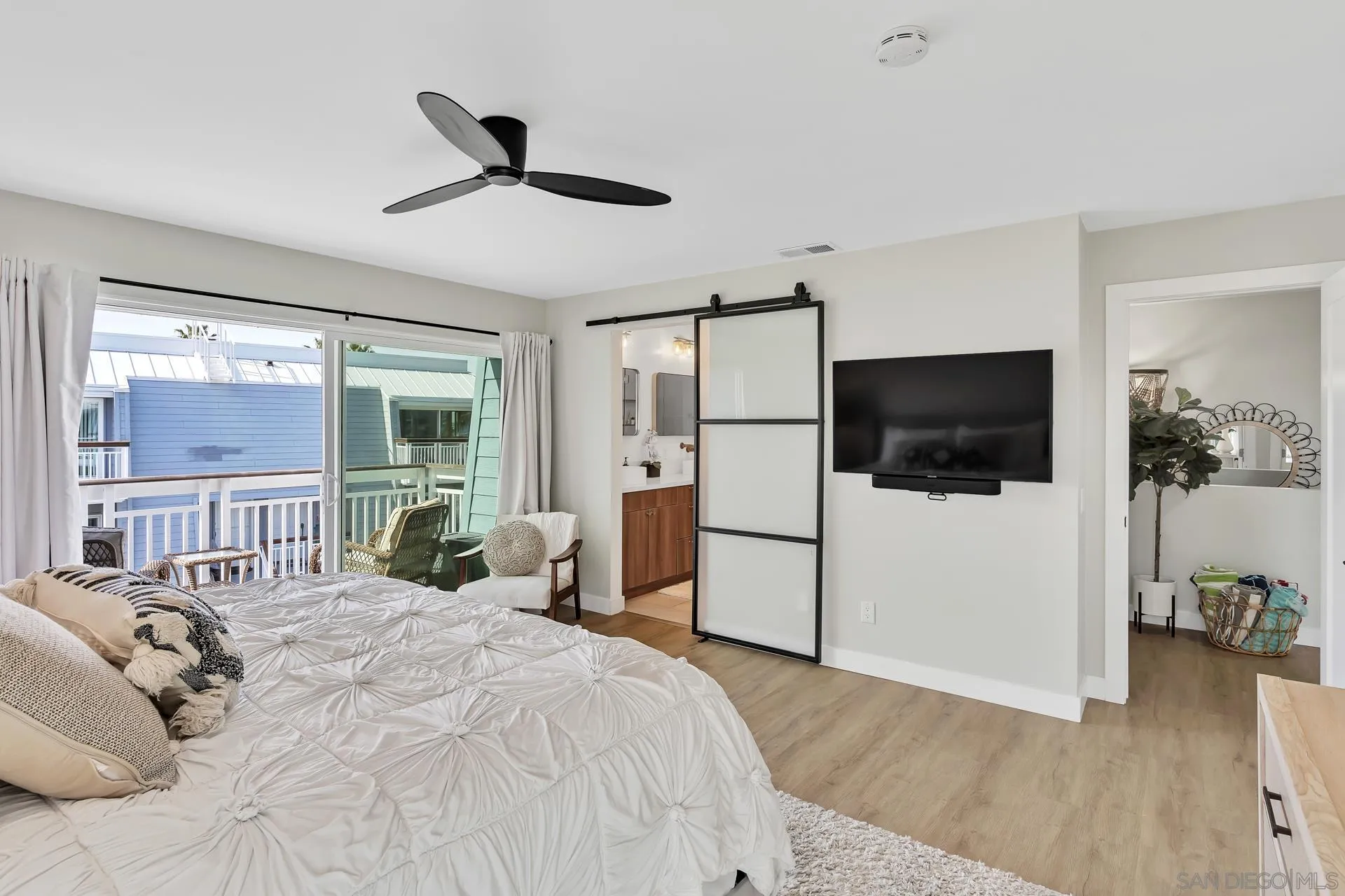 https://cdn.realtyfeed.com/cdn/127/250036823/6729b4ad1b85bb1f01bccf170f770e3b.webp