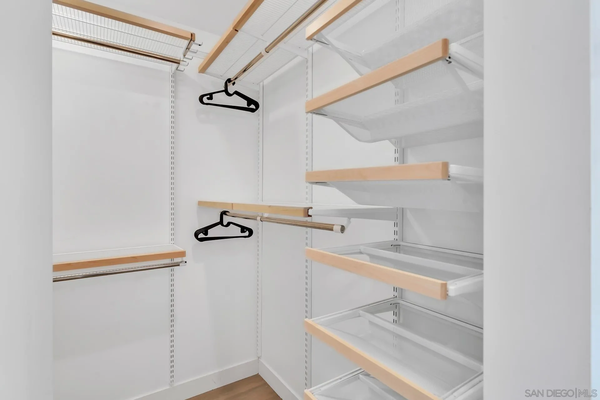 https://cdn.realtyfeed.com/cdn/127/250036823/9b57a20fc1ad5e1d6b4ccb0ebc0f6e37.webp