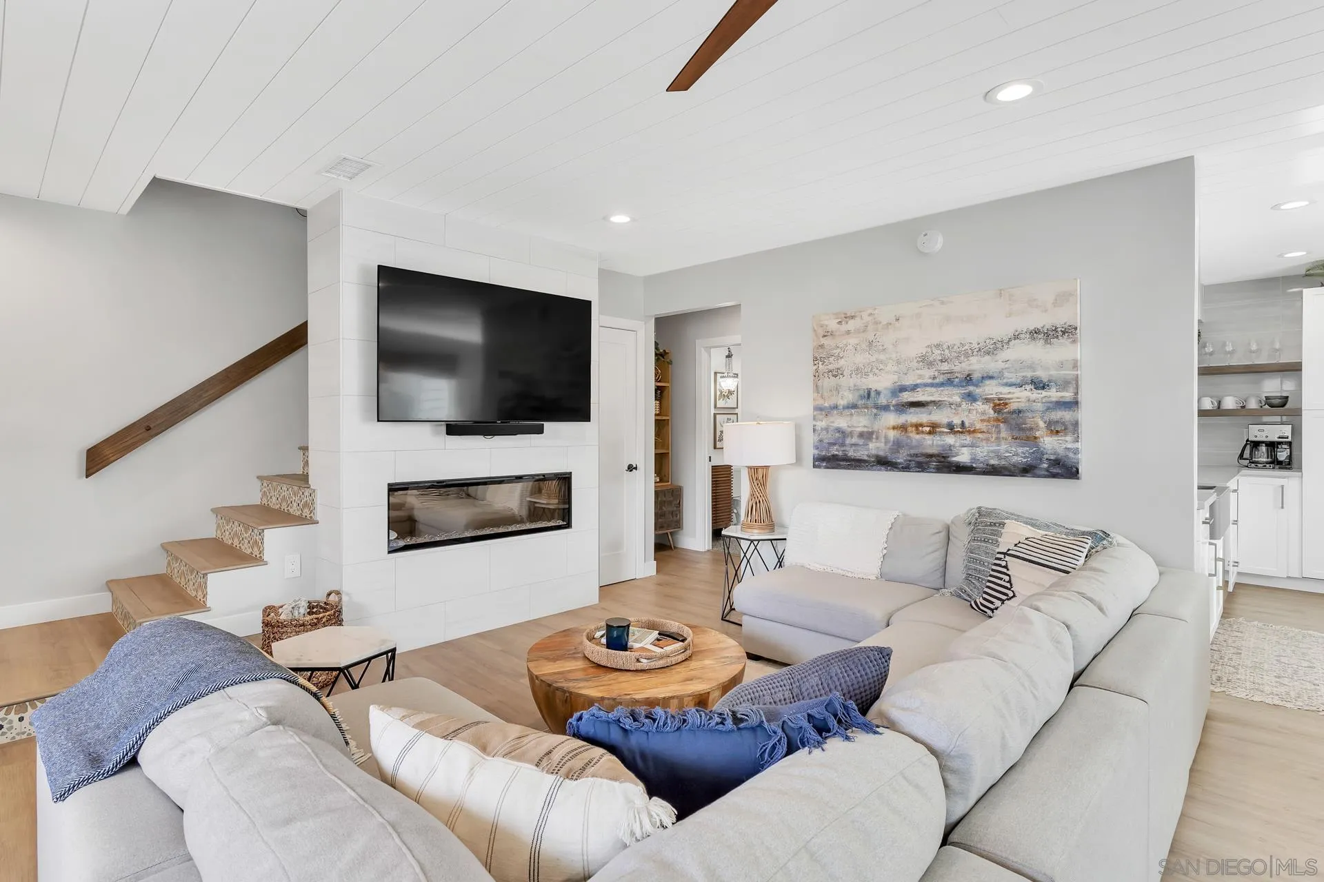 https://cdn.realtyfeed.com/cdn/127/250036823/ac25044eaccca19c8cba03a4245ea530.webp