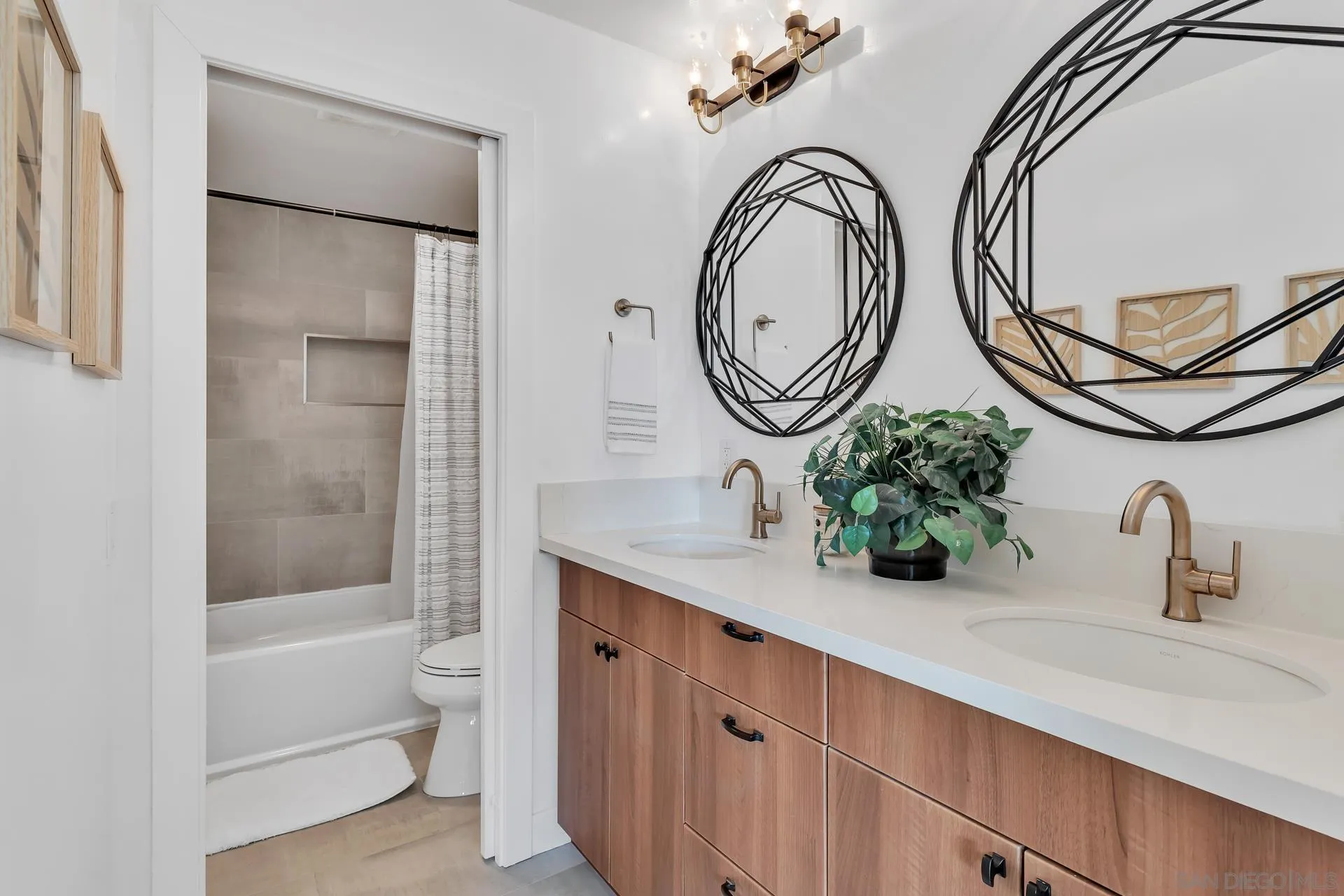 https://cdn.realtyfeed.com/cdn/127/250036823/e3deff2389dadc3a431ee935591fc6ba.webp