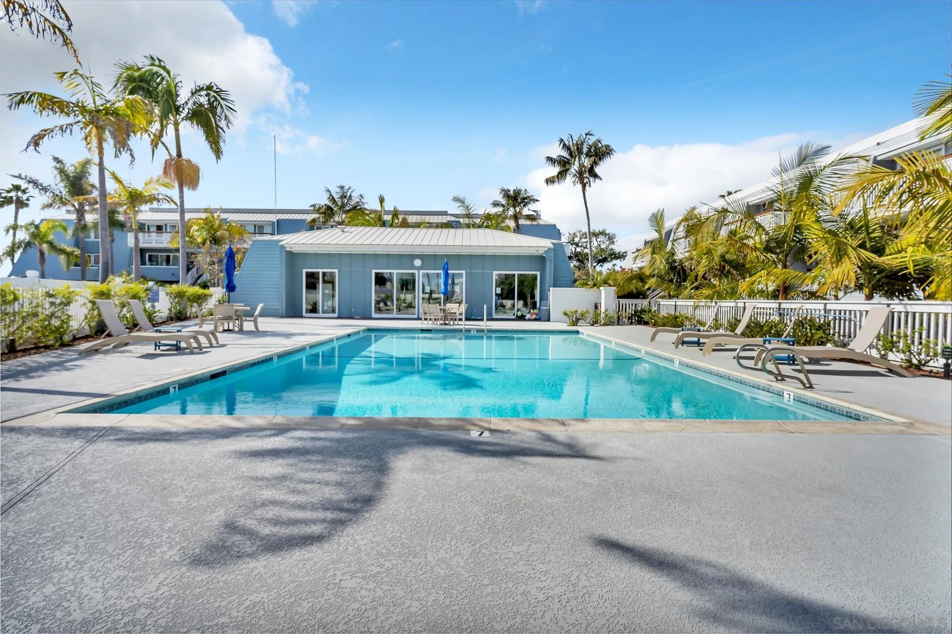 https://cdn.realtyfeed.com/cdn/127/250036823/f4d123ddd4e5d0cad239a893a14fb098.webp