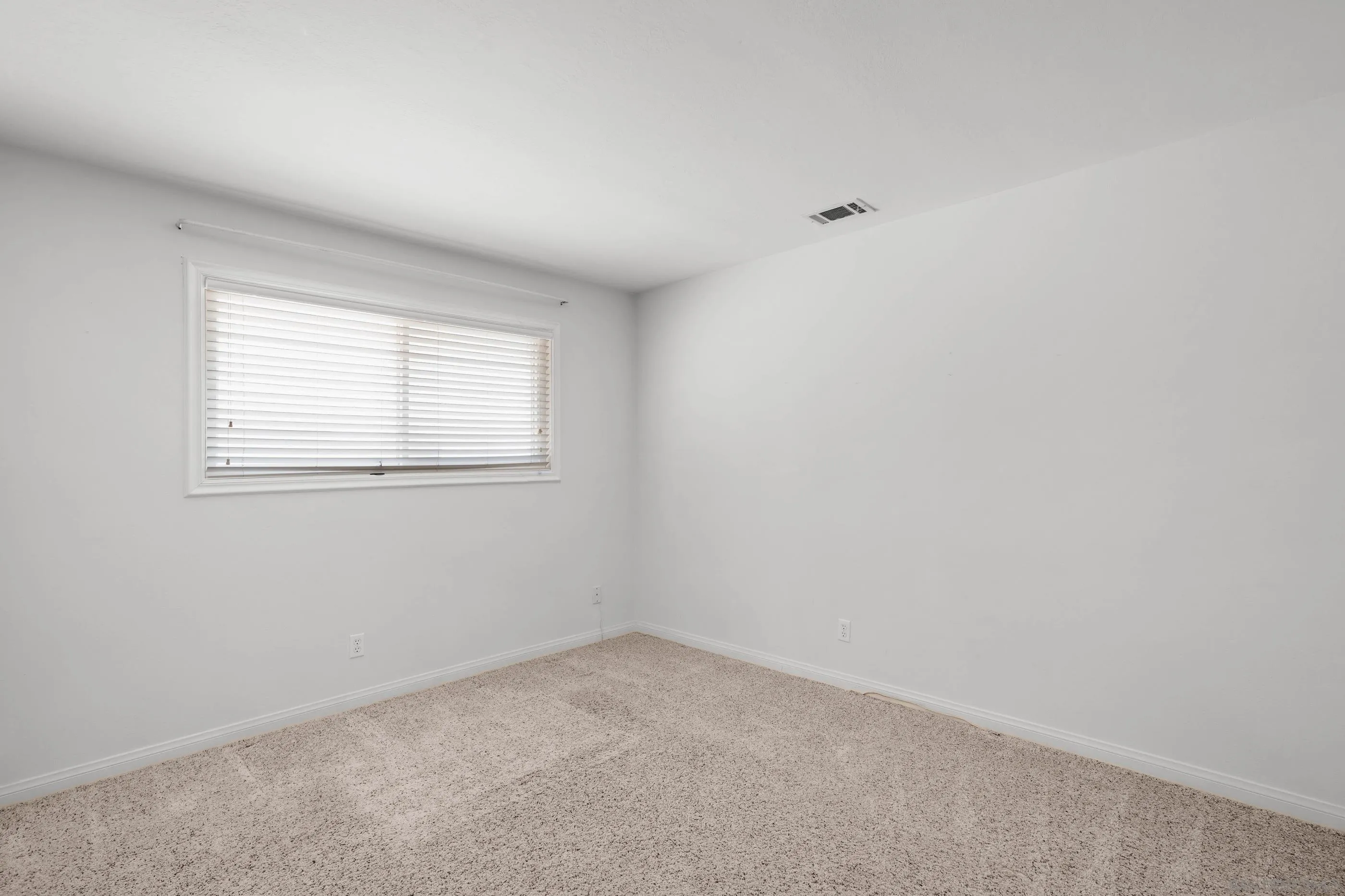 https://cdn.realtyfeed.com/cdn/127/250036824/137ecc37b0143cd89e1a091194e81db9.webp