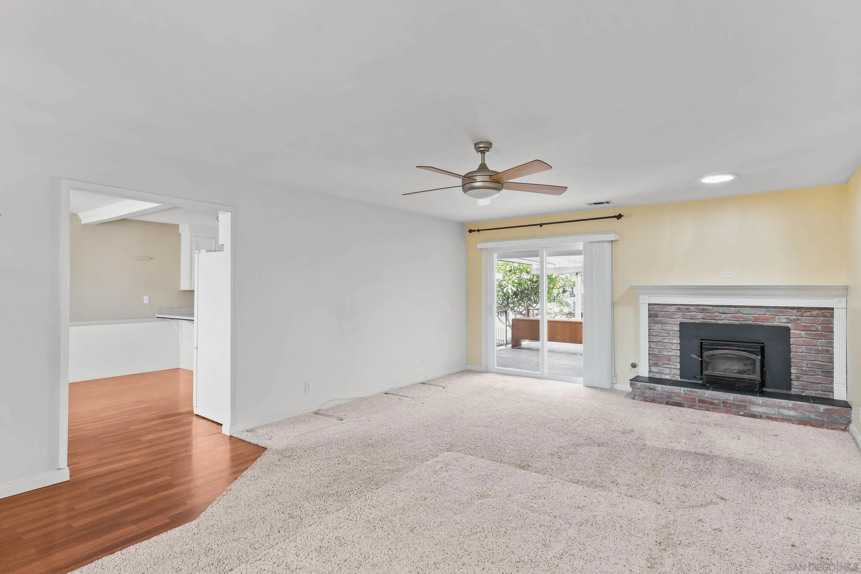 https://cdn.realtyfeed.com/cdn/127/250036824/225f311b1d2e6866fdcf1067cbd175b8.webp