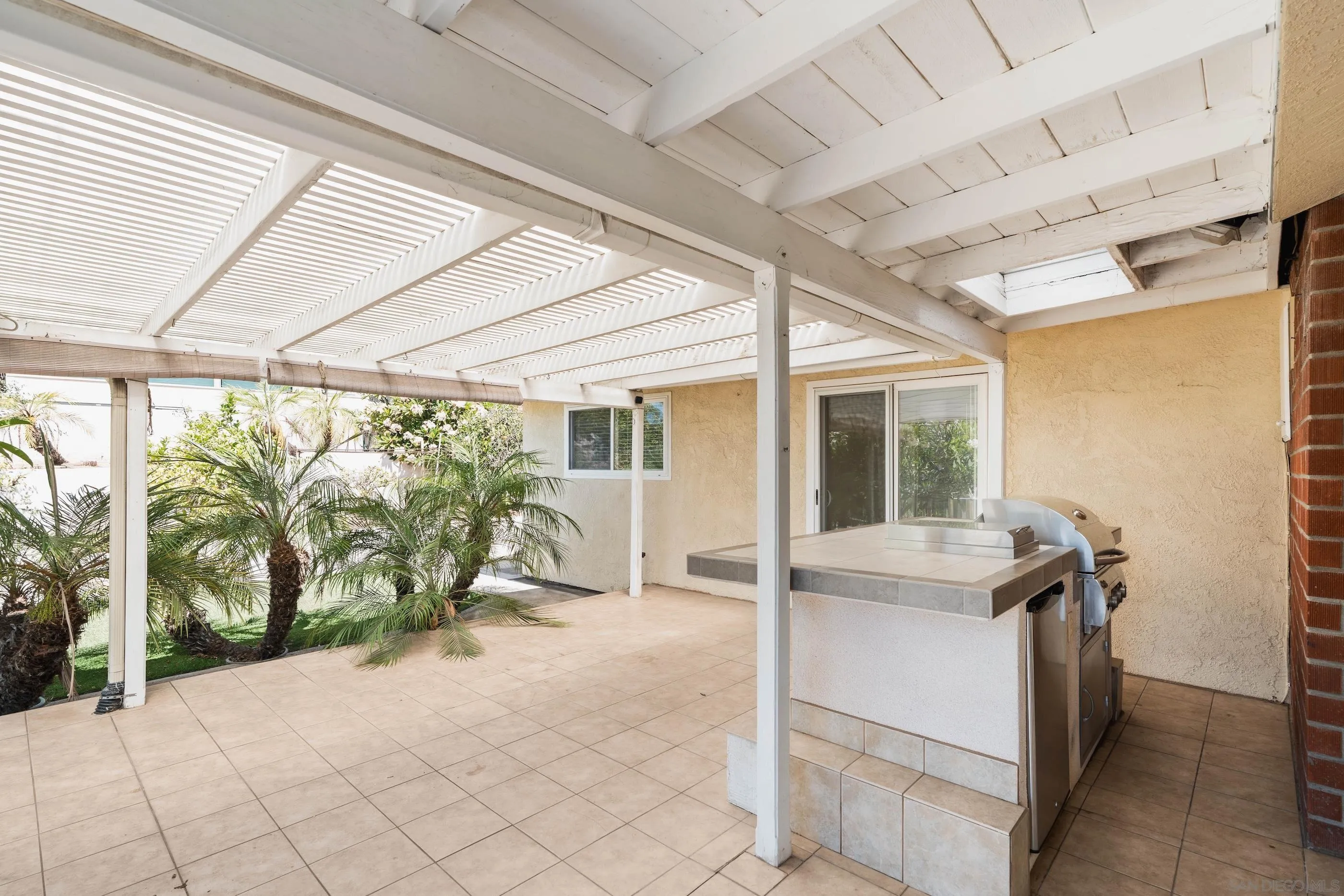 https://cdn.realtyfeed.com/cdn/127/250036824/4358ff679490e0b46bc553fd930aadf1.webp