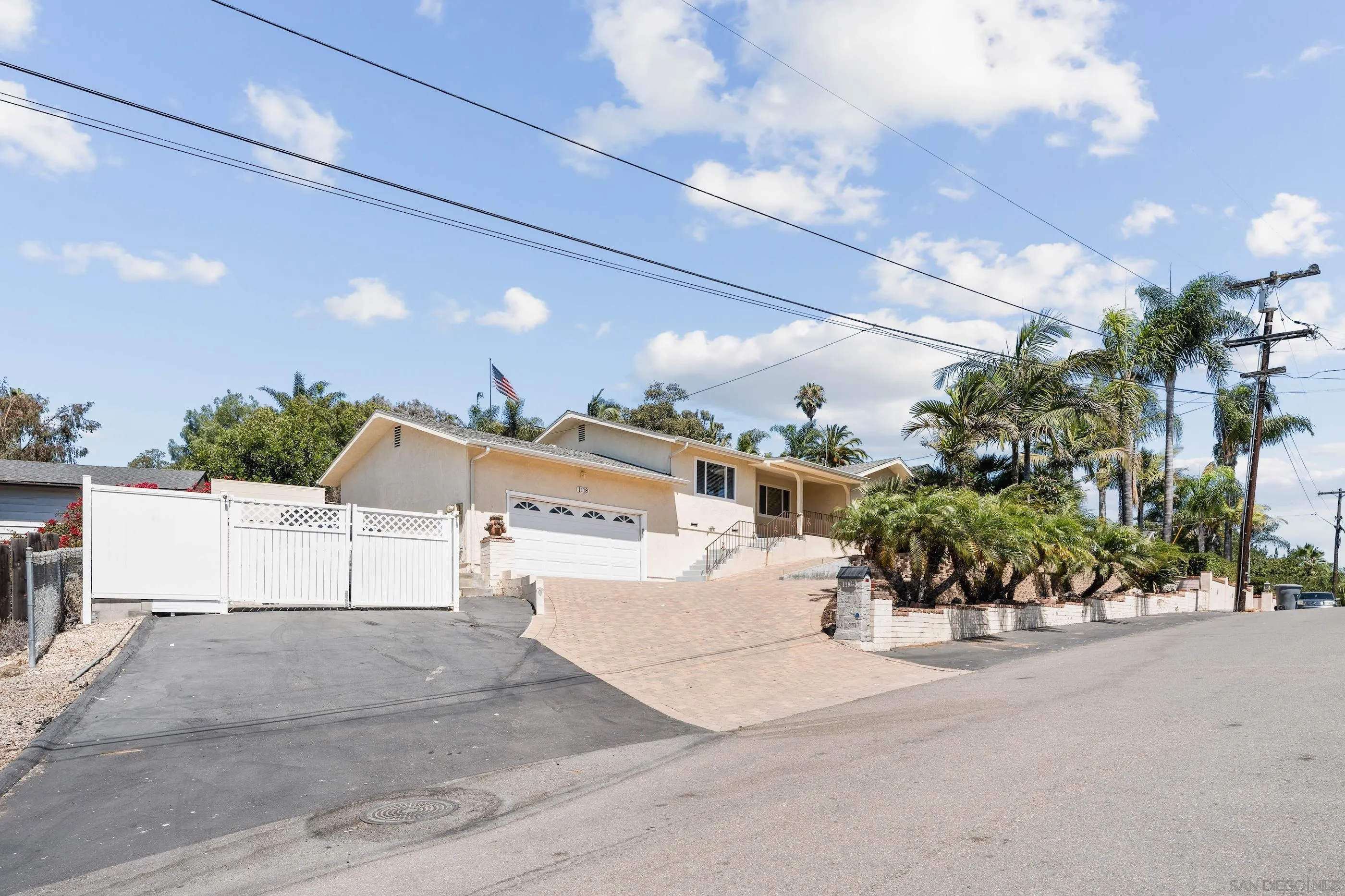 https://cdn.realtyfeed.com/cdn/127/250036824/67fe6bb3c27374f4cf495a4a2c1aaa5f.webp
