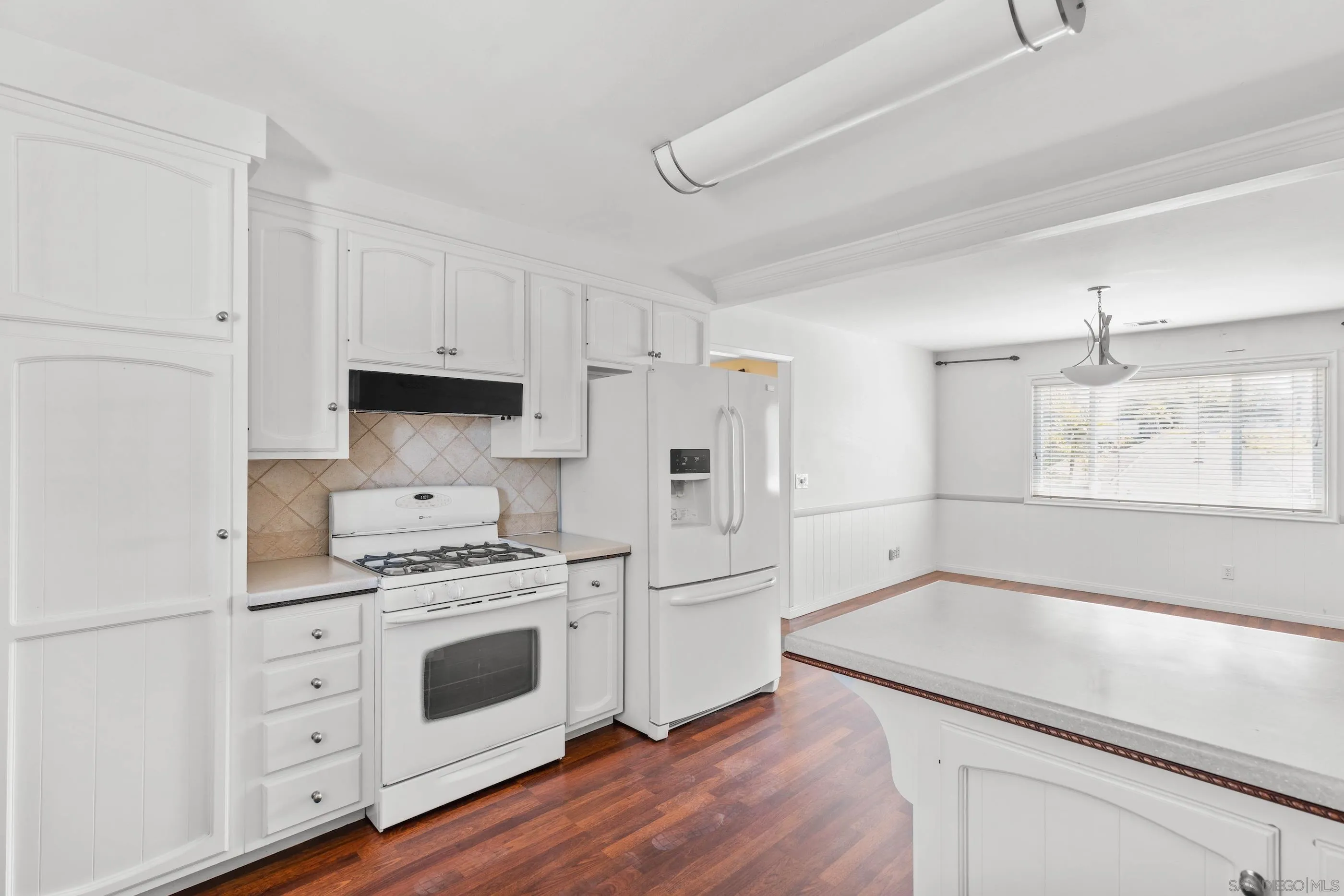 https://cdn.realtyfeed.com/cdn/127/250036824/920df96eb01be747aecf737cc51d852d.webp
