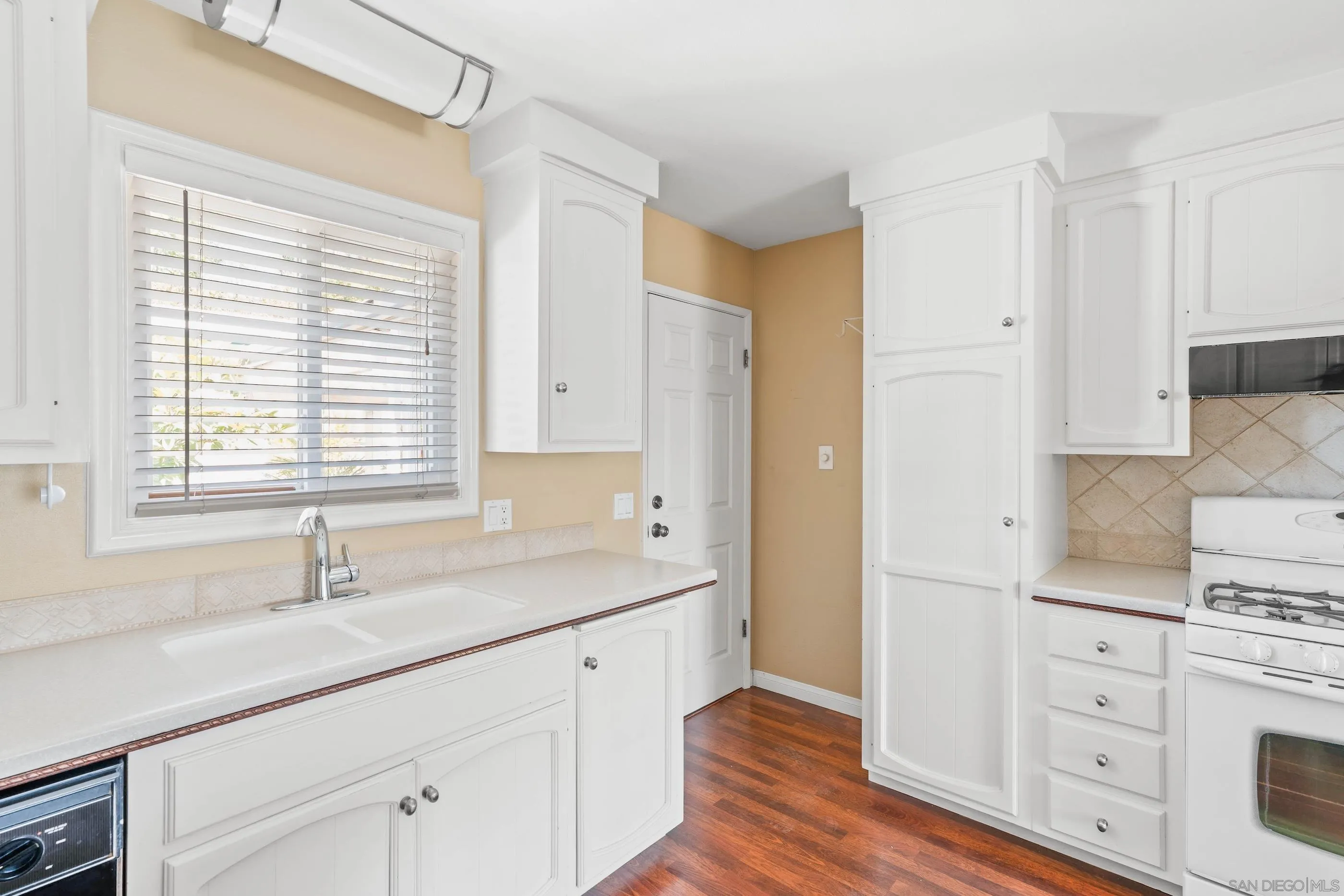 https://cdn.realtyfeed.com/cdn/127/250036824/c4e435a92f68cb3ac3c2fa86bc7b4a7b.webp