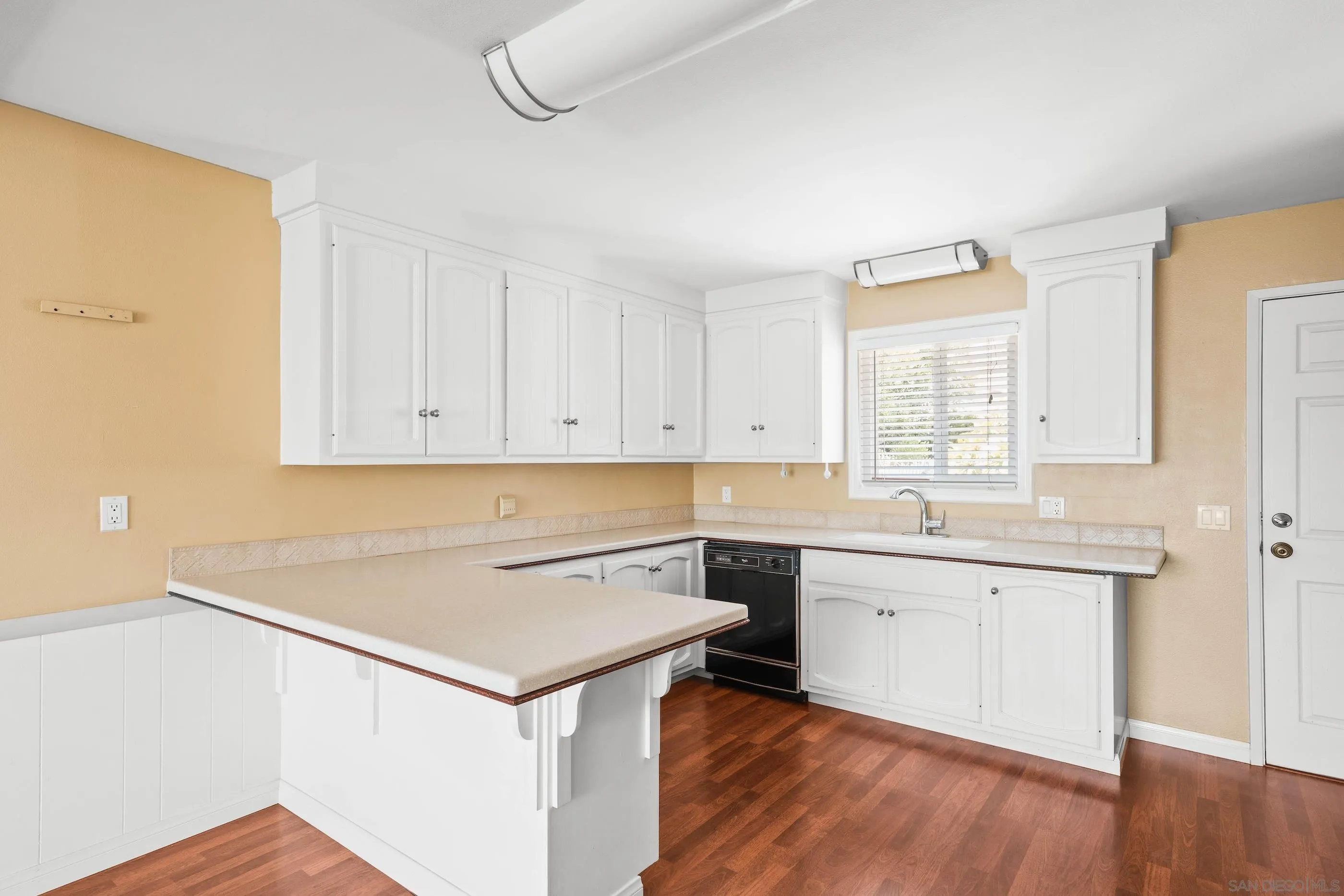 https://cdn.realtyfeed.com/cdn/127/250036824/ceae50e205924eae3c642e89a9436285.webp