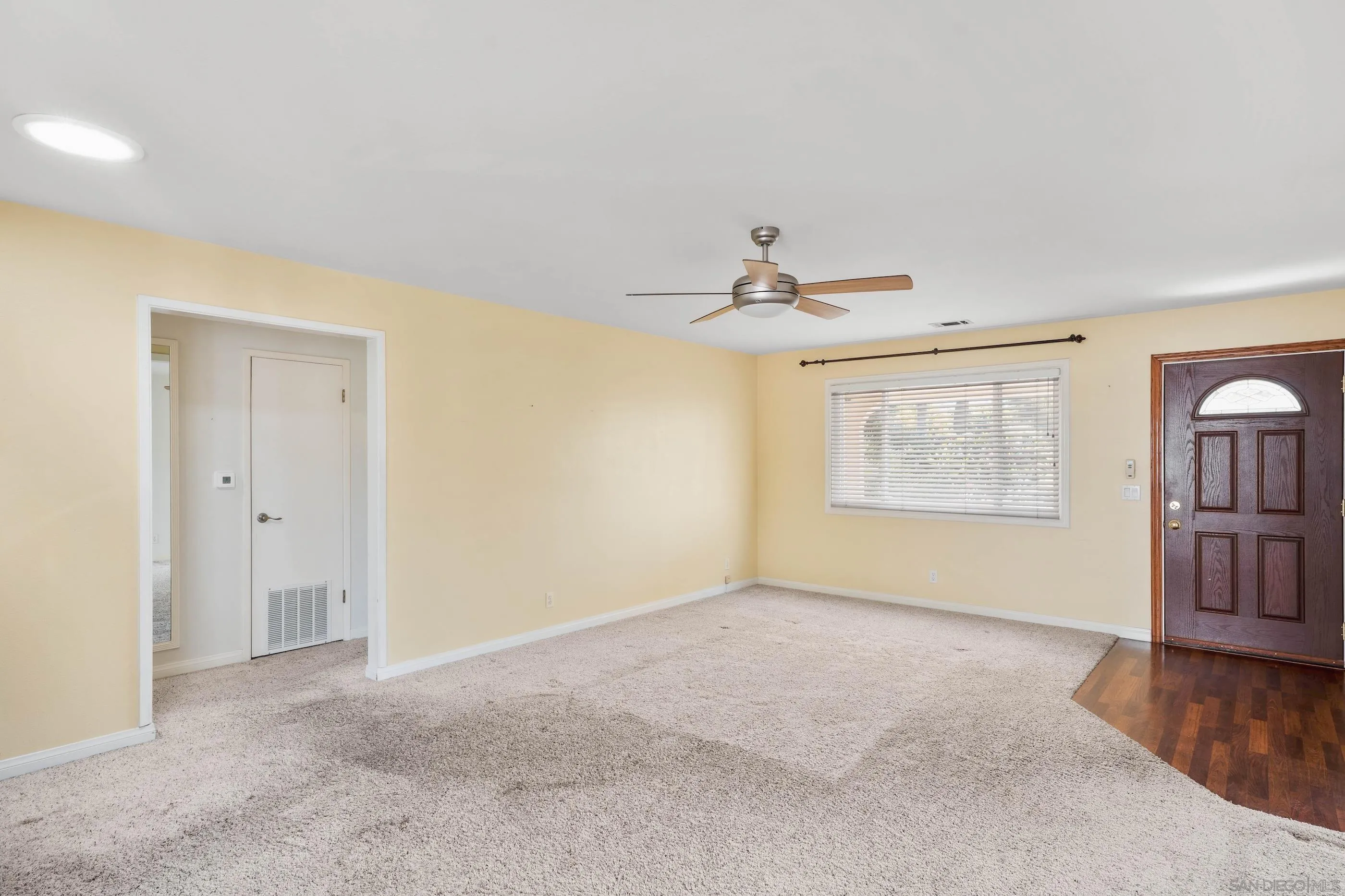 https://cdn.realtyfeed.com/cdn/127/250036824/fd7d2b9ff0ae2177243e46f1ddd72077.webp