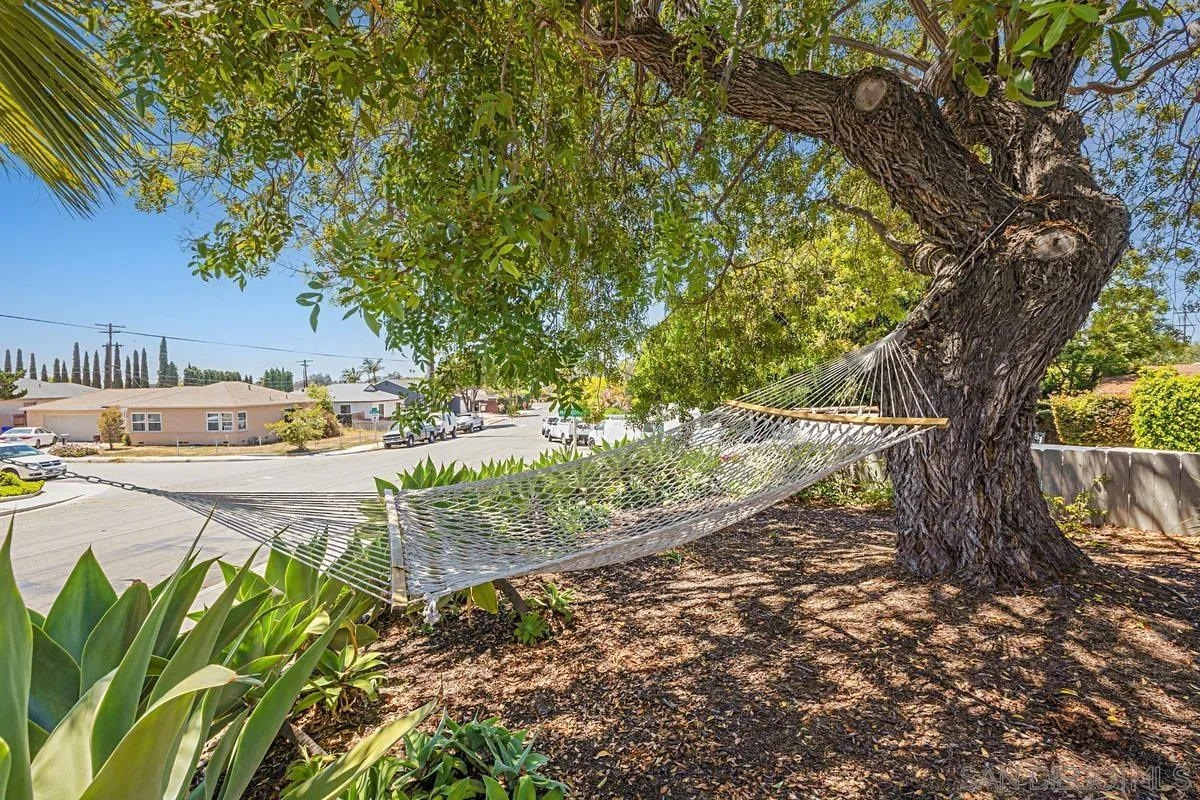 https://cdn.realtyfeed.com/cdn/127/250036827/ac8a442253ee423cdb290bdbf75bd75b.webp