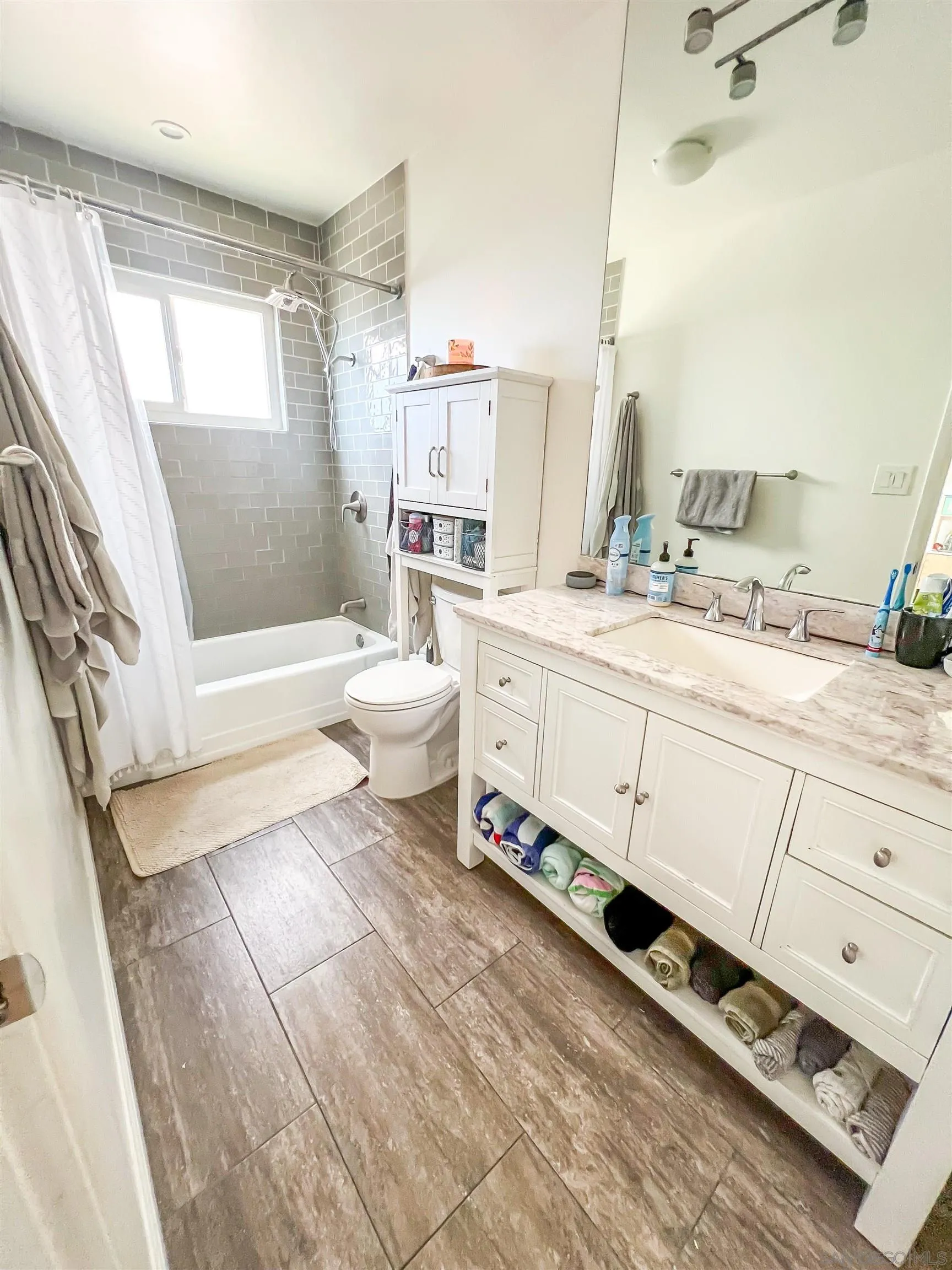 https://cdn.realtyfeed.com/cdn/127/250036827/b3c52cb39aa3dba9c32106841240d664.webp