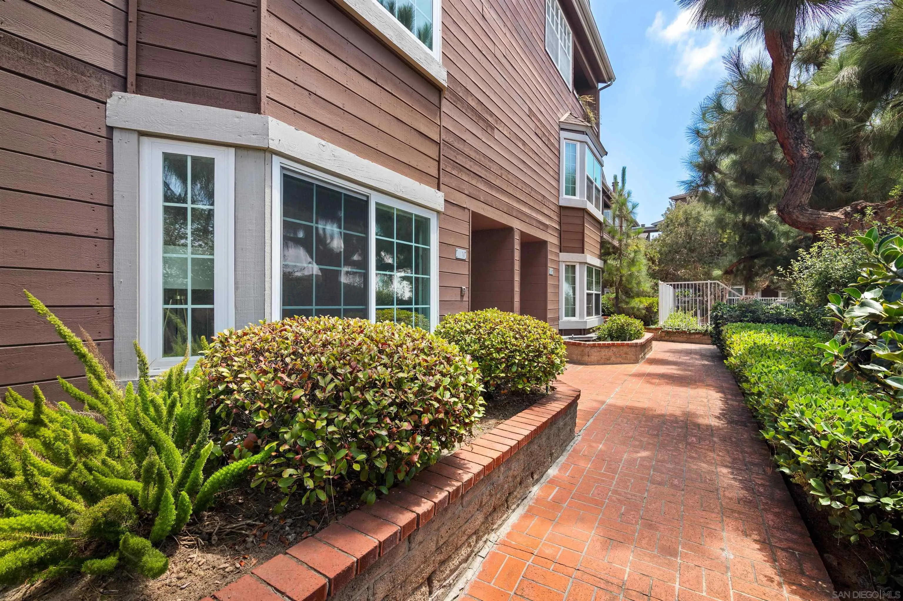 https://cdn.realtyfeed.com/cdn/127/250036829/a2eee0887195303522c030e2df609651.webp
