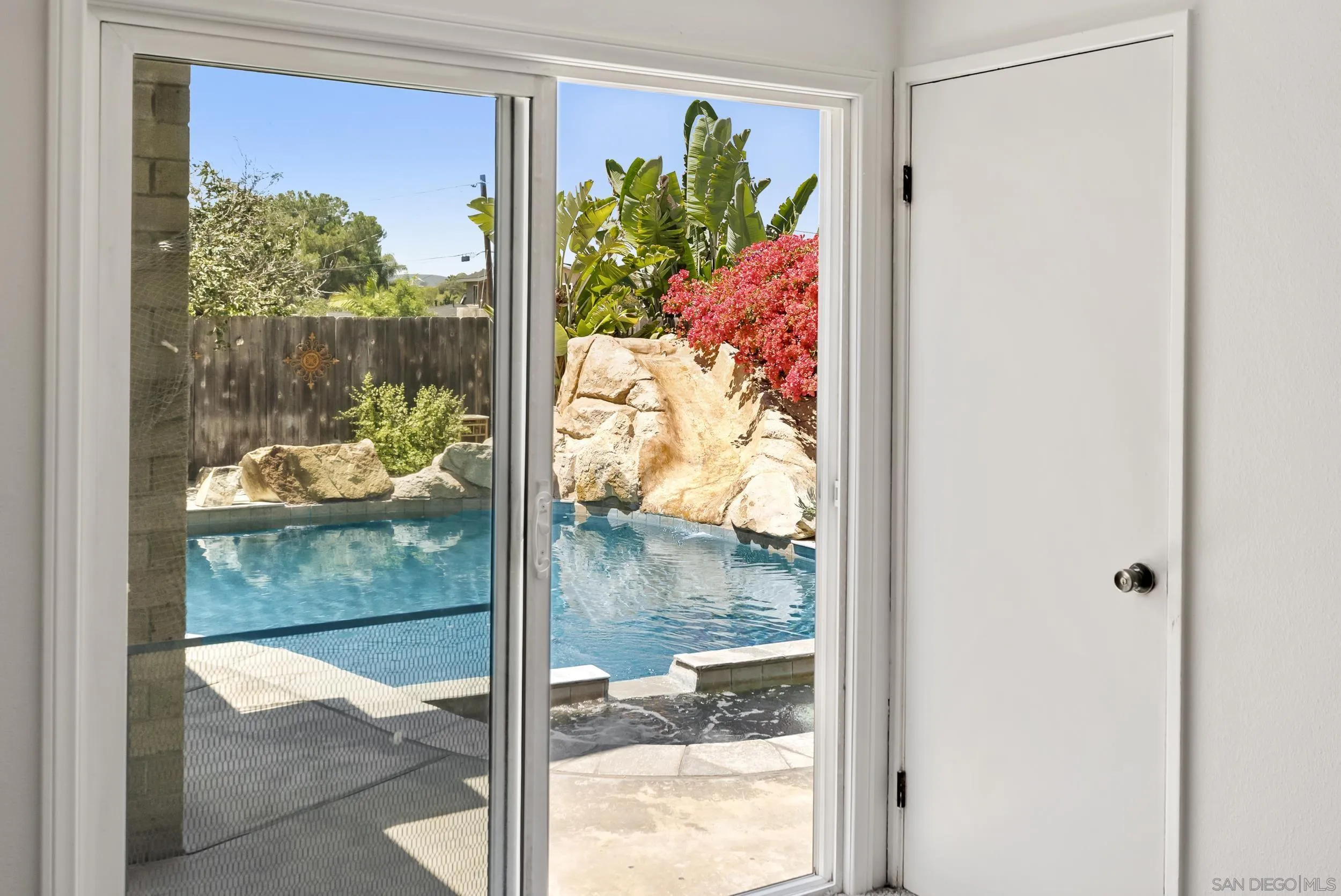 https://cdn.realtyfeed.com/cdn/127/250036832/2e9348ac4d6e2528fa1332065446f5cd.webp