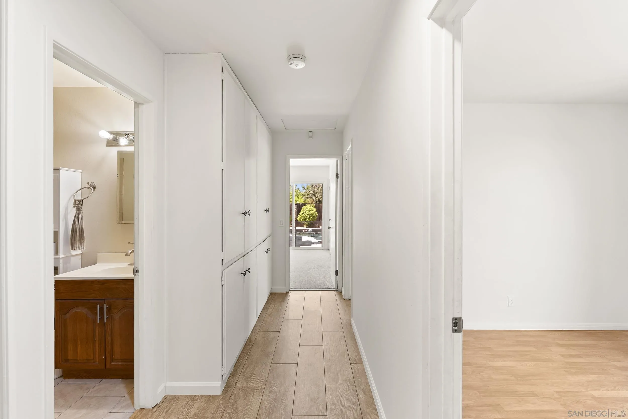 https://cdn.realtyfeed.com/cdn/127/250036832/6fd86ea19511baa32a3e05c962920d47.webp