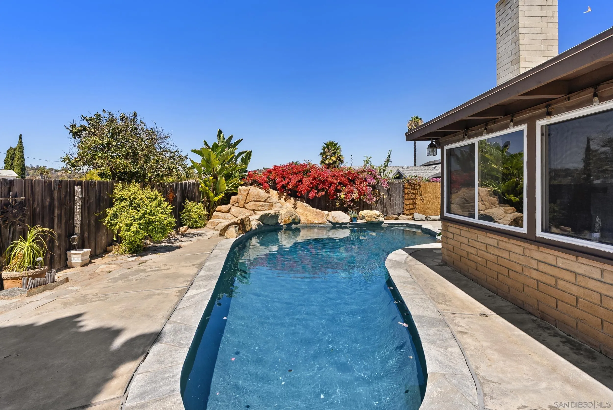 https://cdn.realtyfeed.com/cdn/127/250036832/c8f5071b58344ee3333c149e7eac6abe.webp