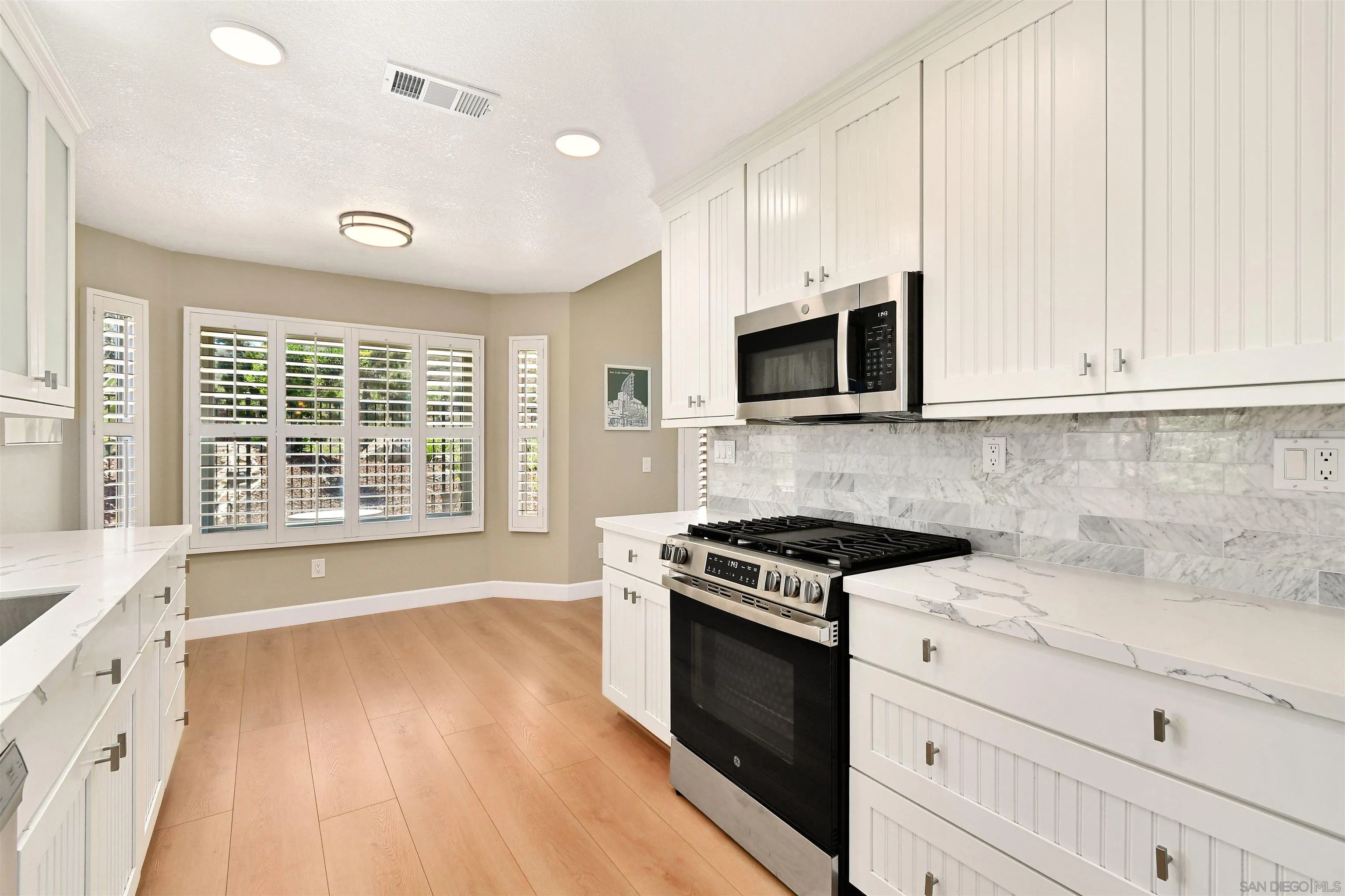 https://cdn.realtyfeed.com/cdn/127/250036836/1c5f9380e95eafb6c8efd4ae6f5e9de3.webp