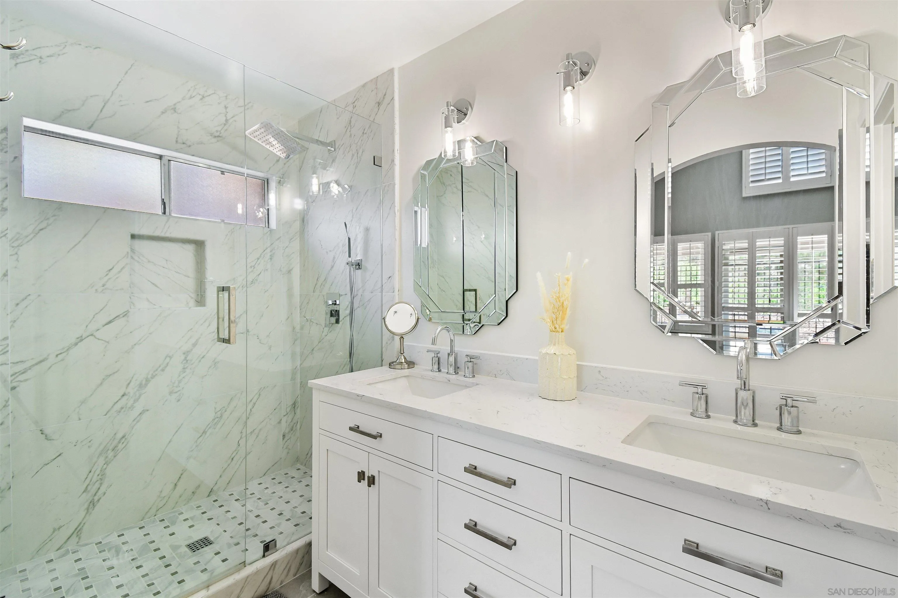 https://cdn.realtyfeed.com/cdn/127/250036836/abb50b5f043d7415757c930794159445.webp