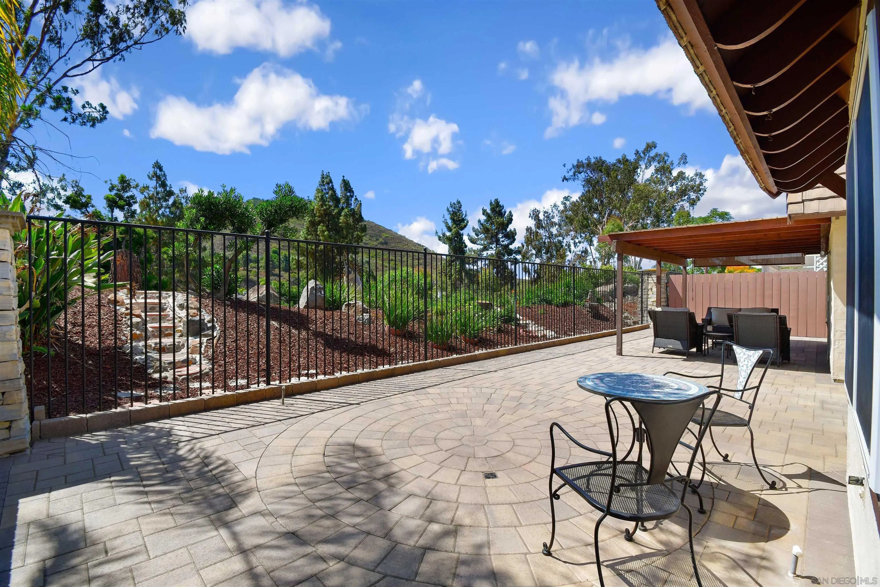 https://cdn.realtyfeed.com/cdn/127/250036836/d67e7278789f08a808cad79705a884e3.webp