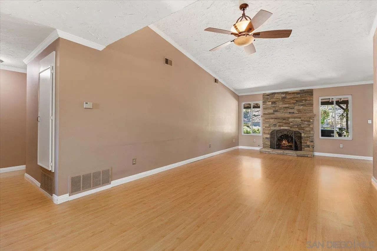 https://cdn.realtyfeed.com/cdn/127/250036837/1fecc75daee726b555f822d73e173e46.webp