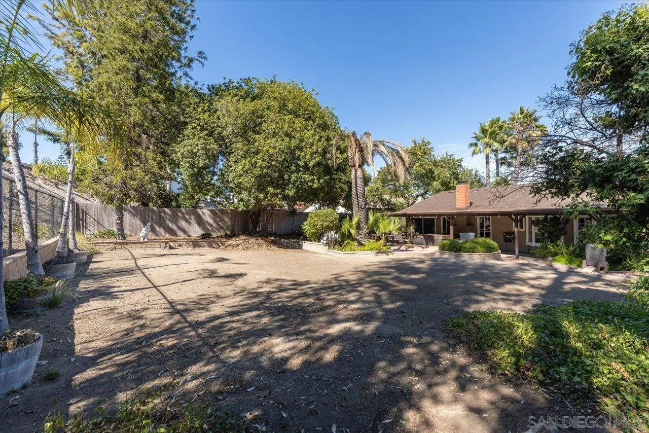 https://cdn.realtyfeed.com/cdn/127/250036837/9fded8f3a6bfa925f2e10661f6baab13.webp