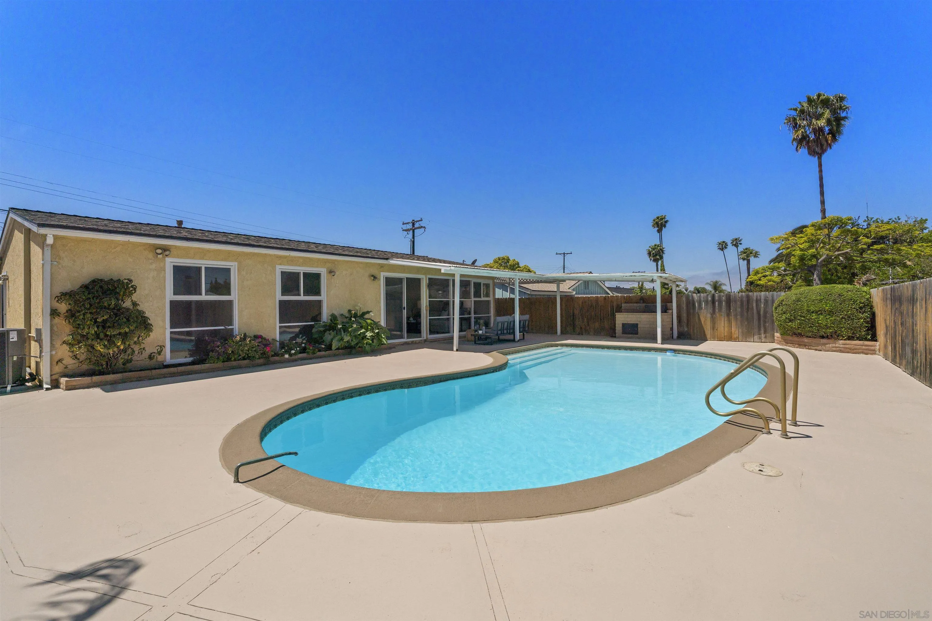 https://cdn.realtyfeed.com/cdn/127/250036840/10bb44d4375ed37f157818d5e4ff78be.webp