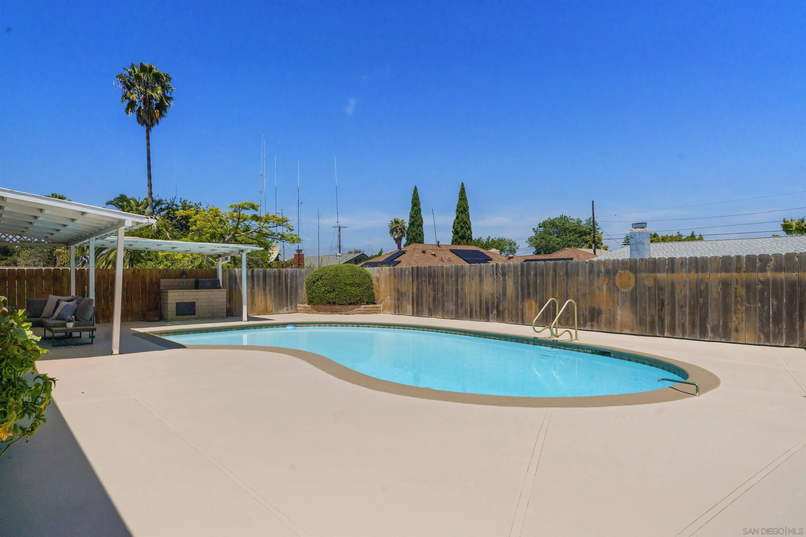https://cdn.realtyfeed.com/cdn/127/250036840/68279908b104e5b9fc8f3f41ba41945c.webp
