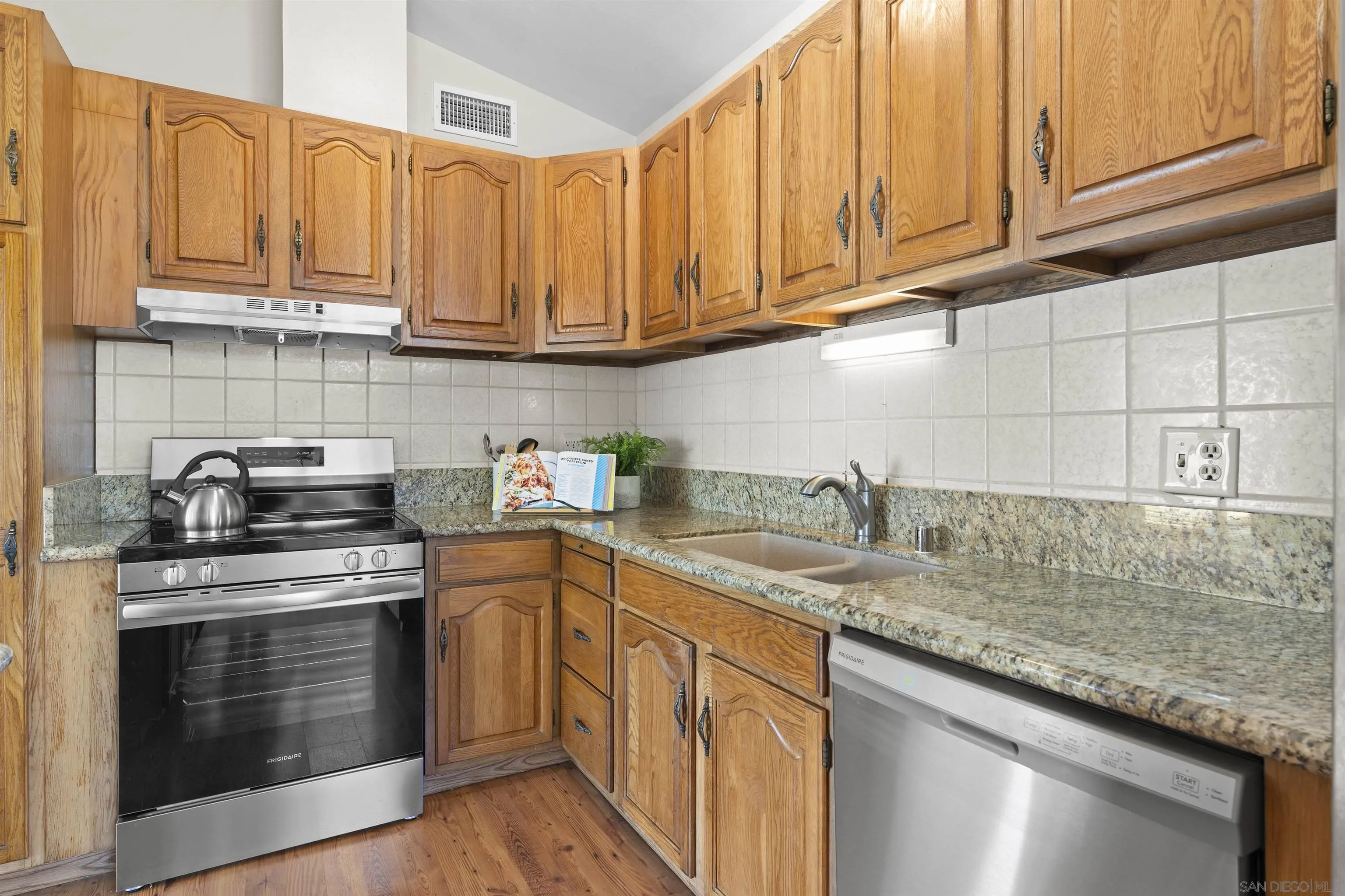 https://cdn.realtyfeed.com/cdn/127/250036840/997df65919b37197e37f7fcb55eeba37.webp