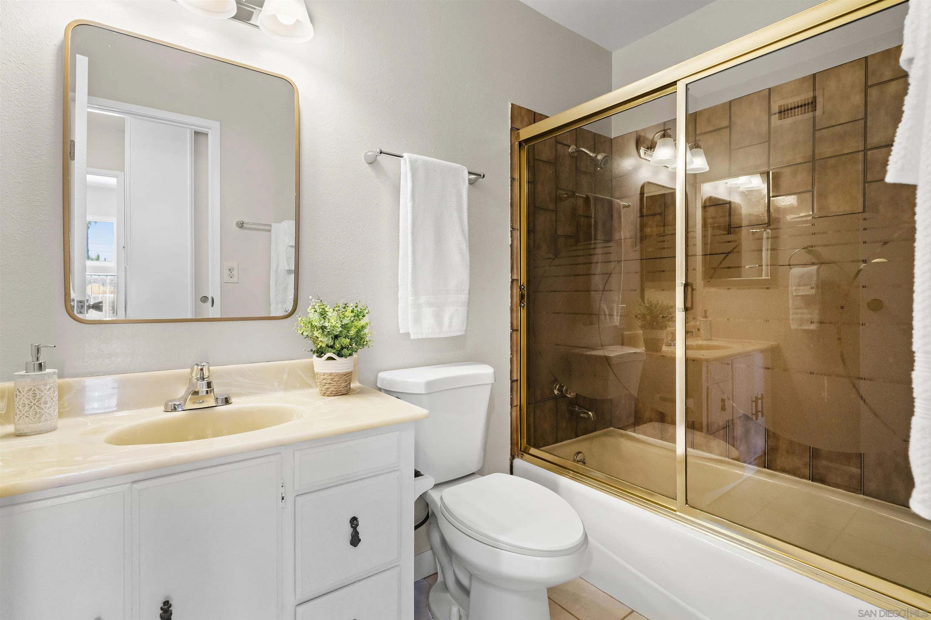 https://cdn.realtyfeed.com/cdn/127/250036840/fa5e04f0a07c288f0a68067ee58e3e20.webp