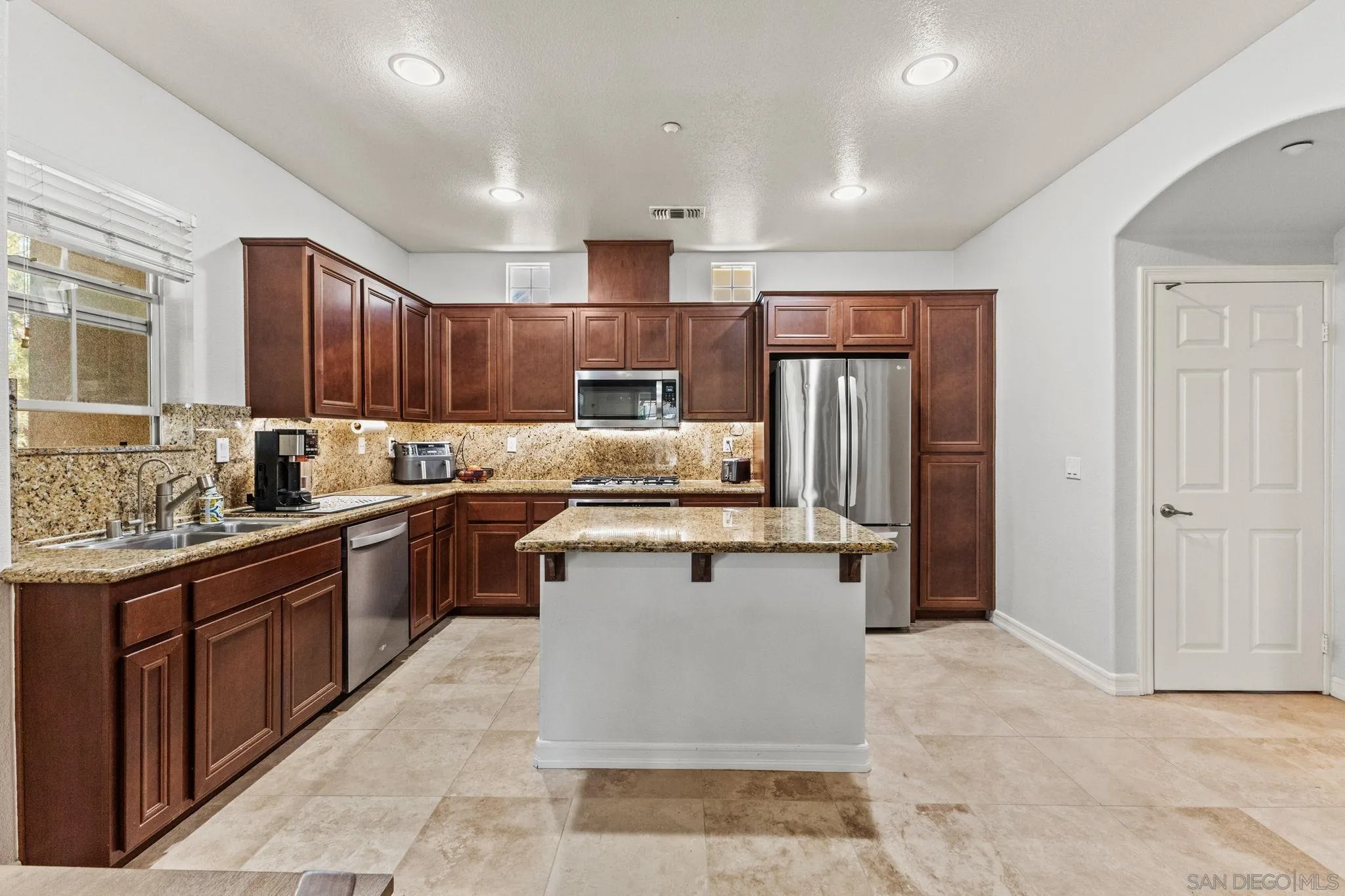 https://cdn.realtyfeed.com/cdn/127/250036841/3c232c8ebca75766423cef0a4aeb7ddd.webp
