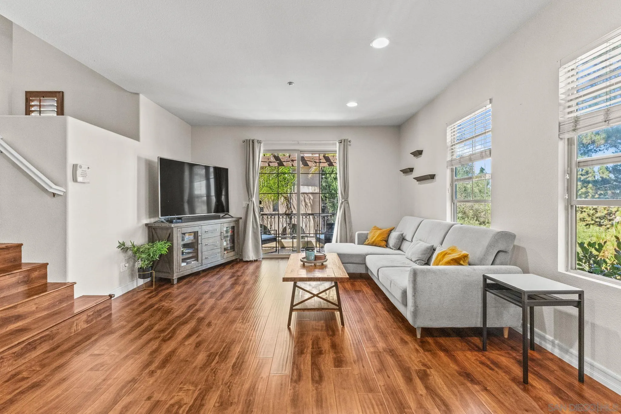 https://cdn.realtyfeed.com/cdn/127/250036841/3fca3b393e6143e817bd213f97a92654.webp