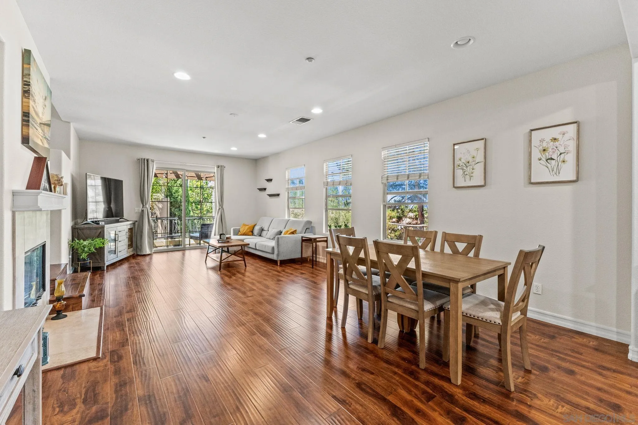 https://cdn.realtyfeed.com/cdn/127/250036841/6d62dc3a980e489b0b43625adddee301.webp