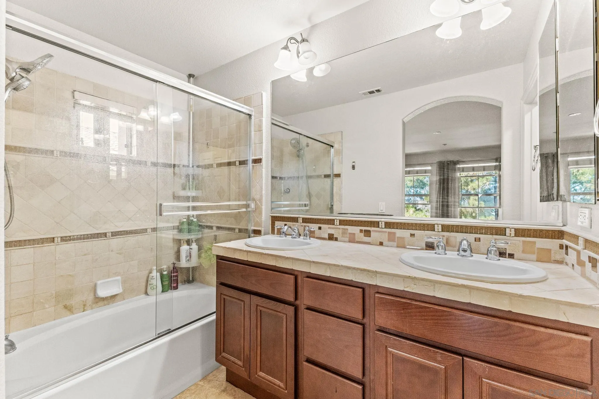 https://cdn.realtyfeed.com/cdn/127/250036841/8bb042a15302c2bf613f3c110c7db173.webp