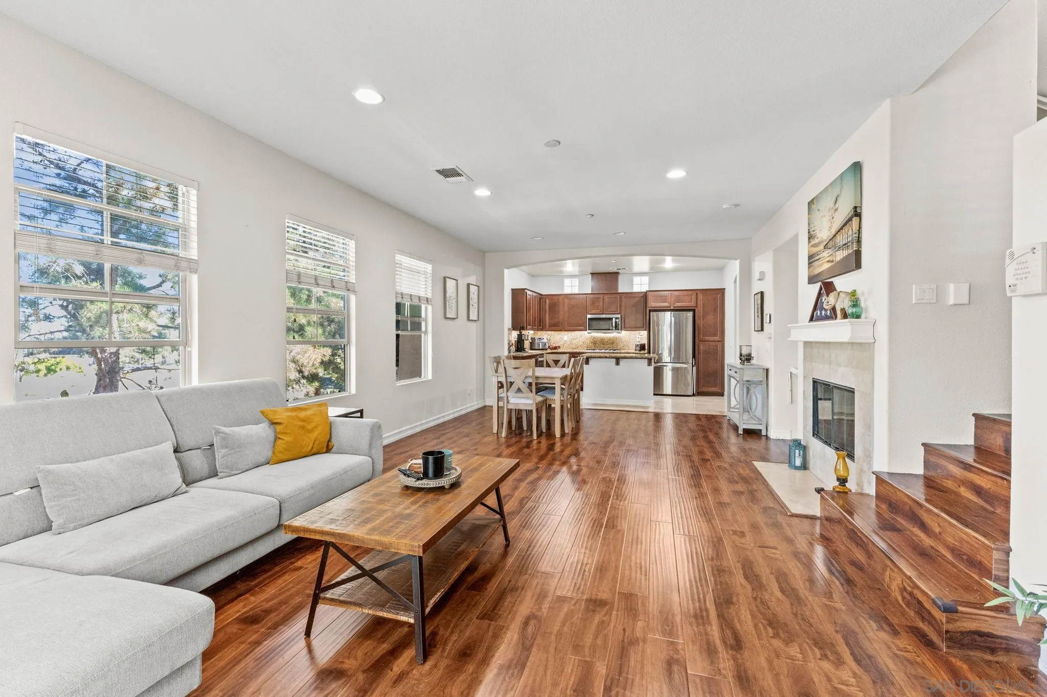 https://cdn.realtyfeed.com/cdn/127/250036841/a01109d44eaf7ecb1ef1e13b84732a4a.webp