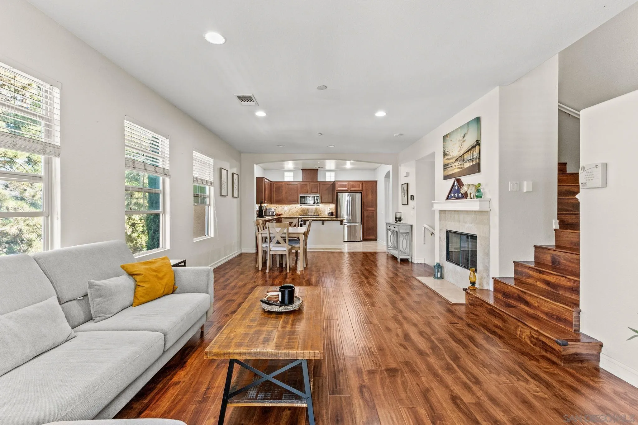 https://cdn.realtyfeed.com/cdn/127/250036841/baa14868ffcb1146d93631489deefff1.webp