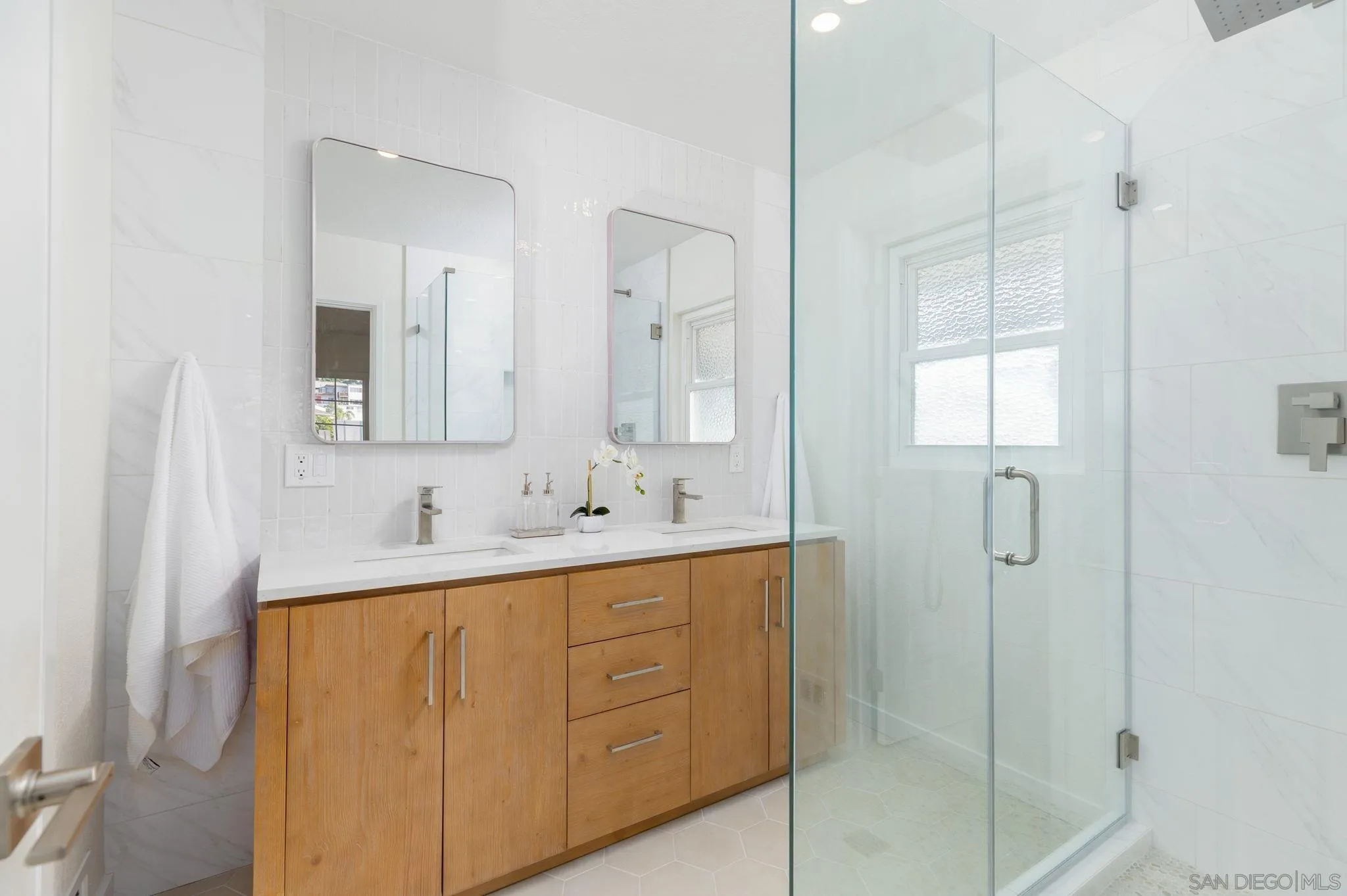 https://cdn.realtyfeed.com/cdn/127/250036845/44566c8993d6c638ffb7a02b1efbc7f6.webp