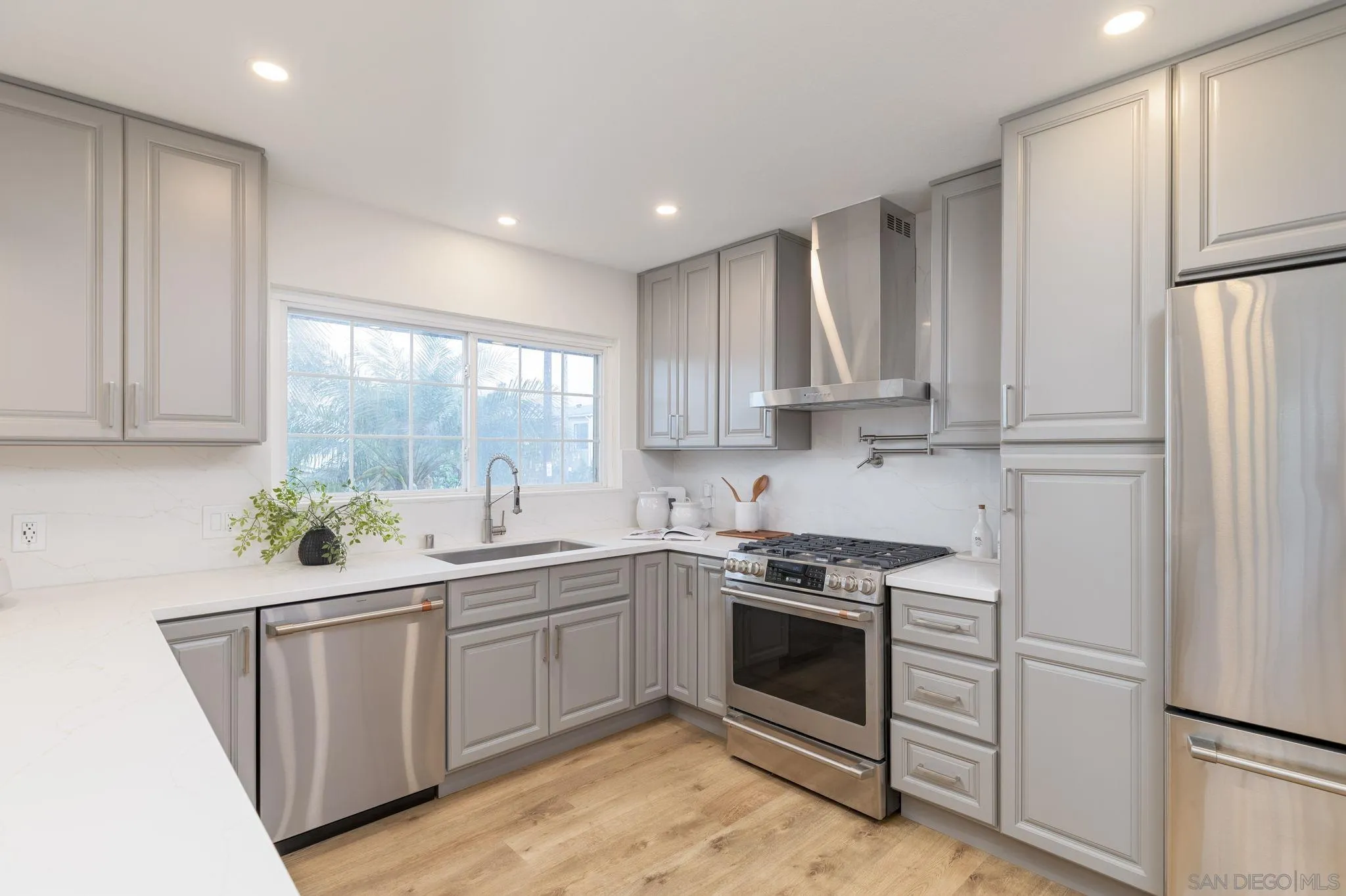 https://cdn.realtyfeed.com/cdn/127/250036845/44bb9754c868b6009b88f8bd85acce3e.webp