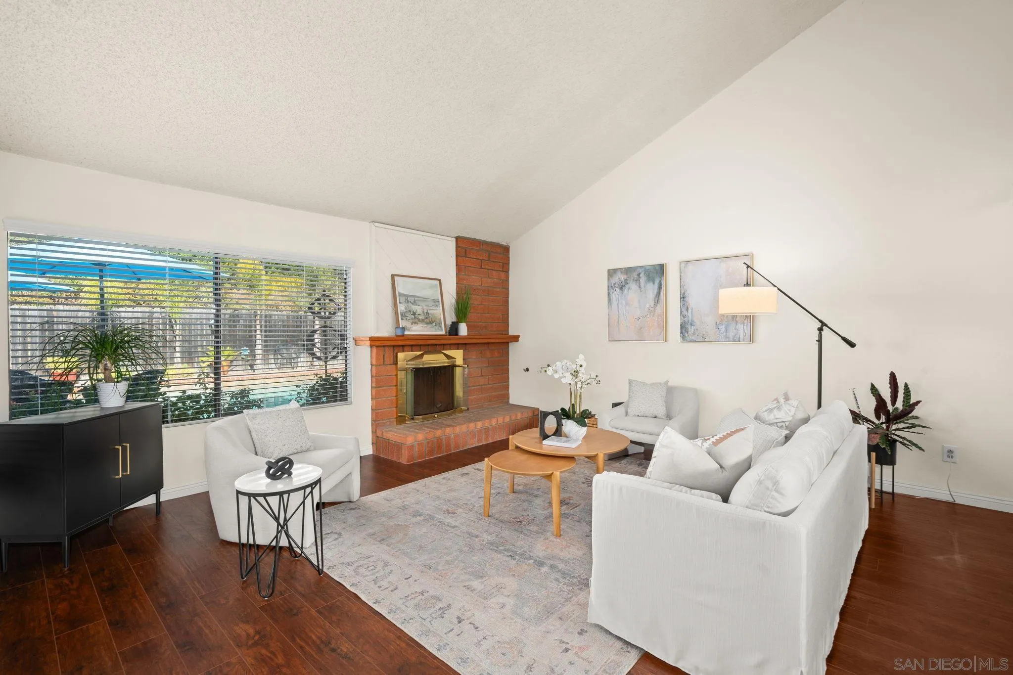 https://cdn.realtyfeed.com/cdn/127/250036846/48881167a2f2d8d9947a958c4cb6922d.webp