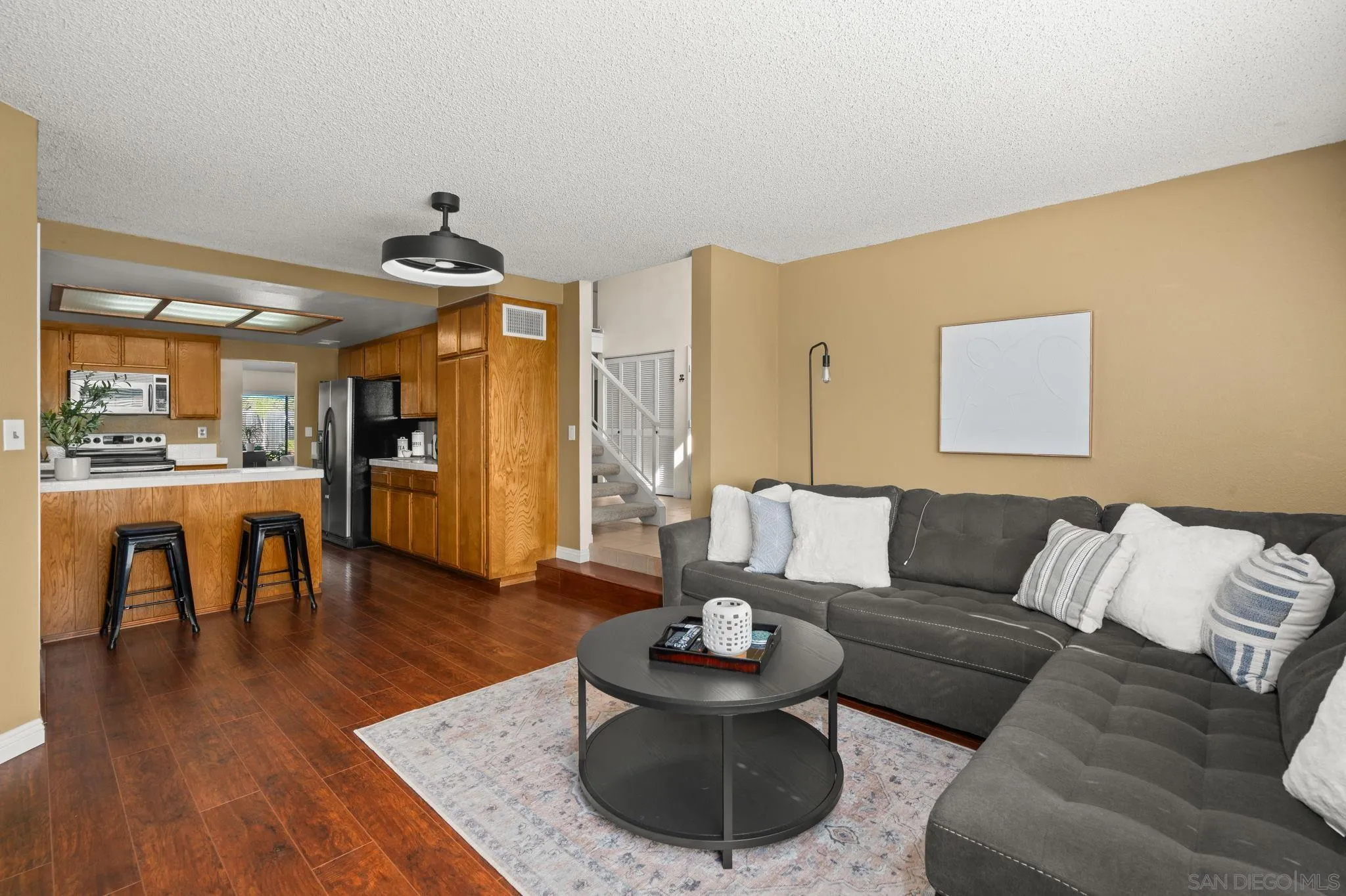 https://cdn.realtyfeed.com/cdn/127/250036846/5278917bdc7ef1ccfcb3b91fefff2e22.webp