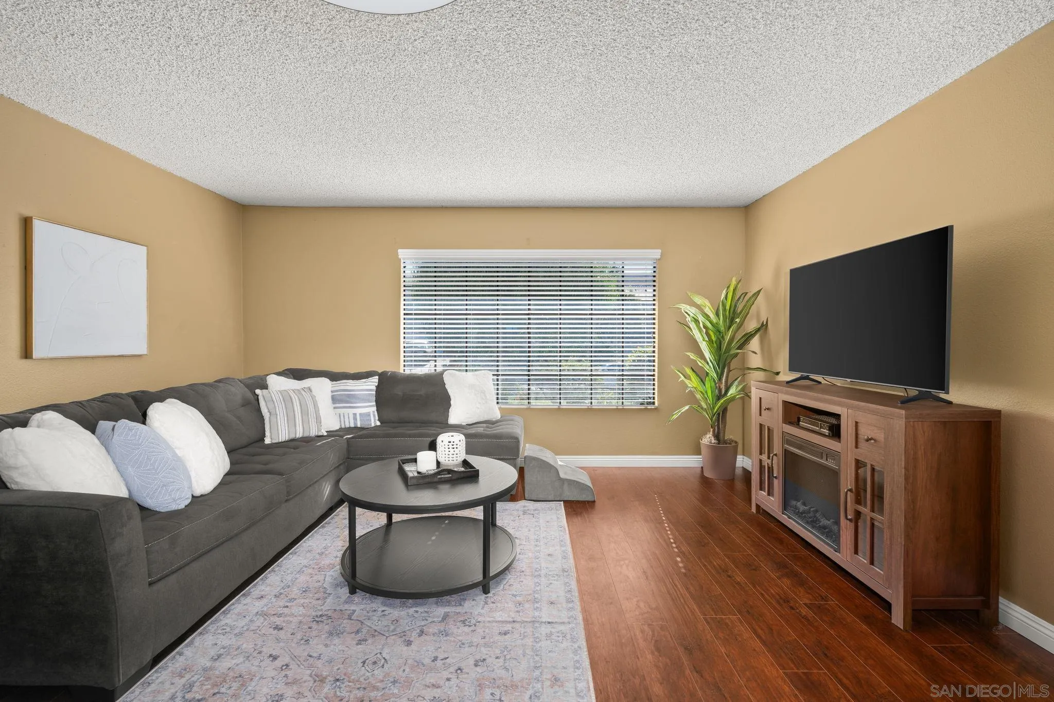 https://cdn.realtyfeed.com/cdn/127/250036846/6eeda6fc2ae5c2efe3345cb895649221.webp