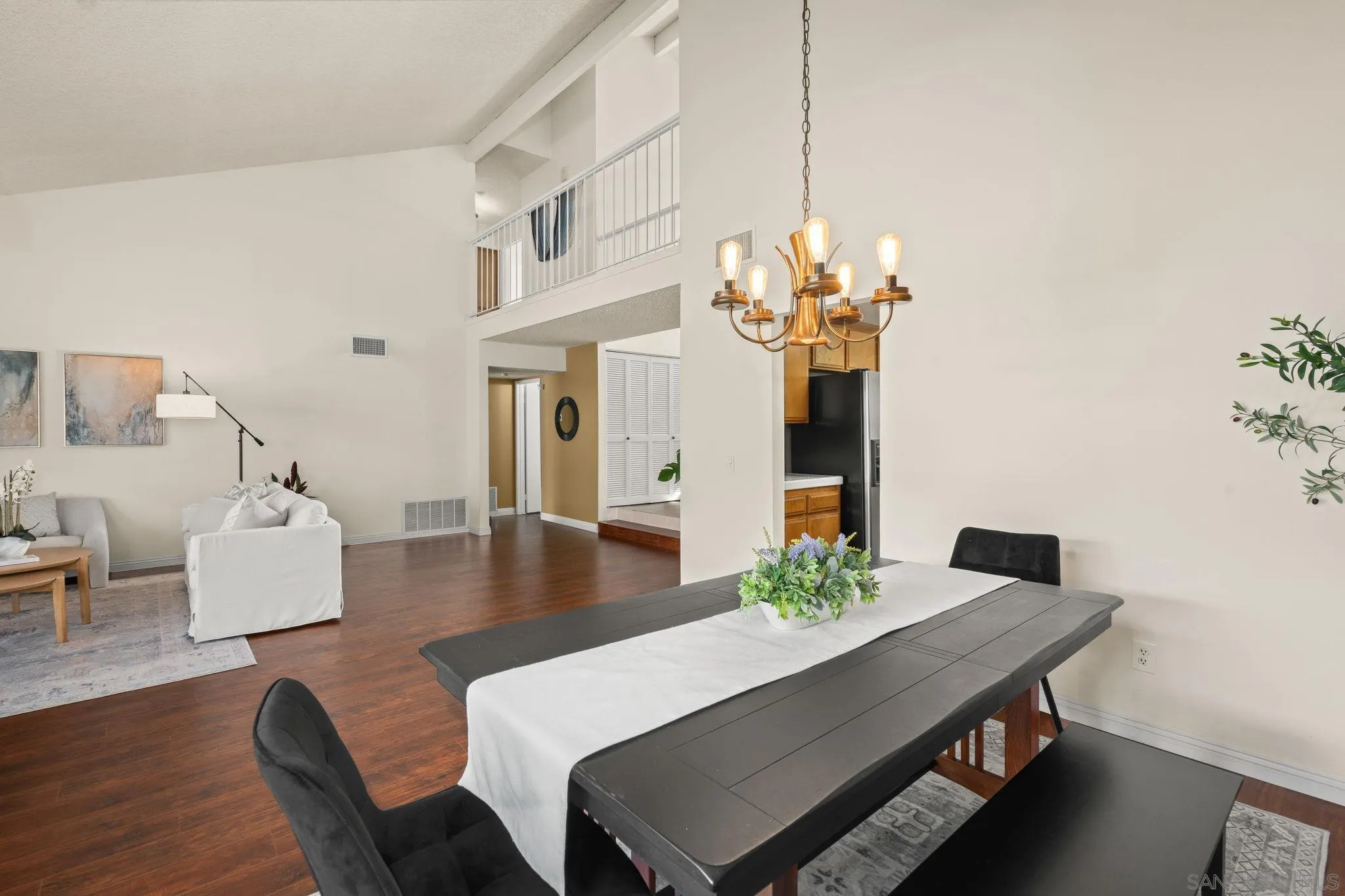 https://cdn.realtyfeed.com/cdn/127/250036846/c8fb969780961958ec51e5fc3aba0910.webp