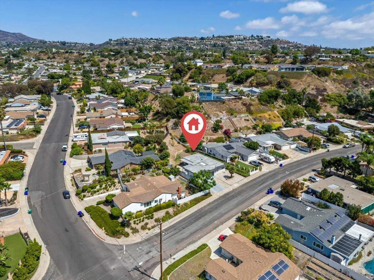 https://cdn.realtyfeed.com/cdn/127/250036847/2c96e93012f05ddb11bbeab5bcf7d441.webp