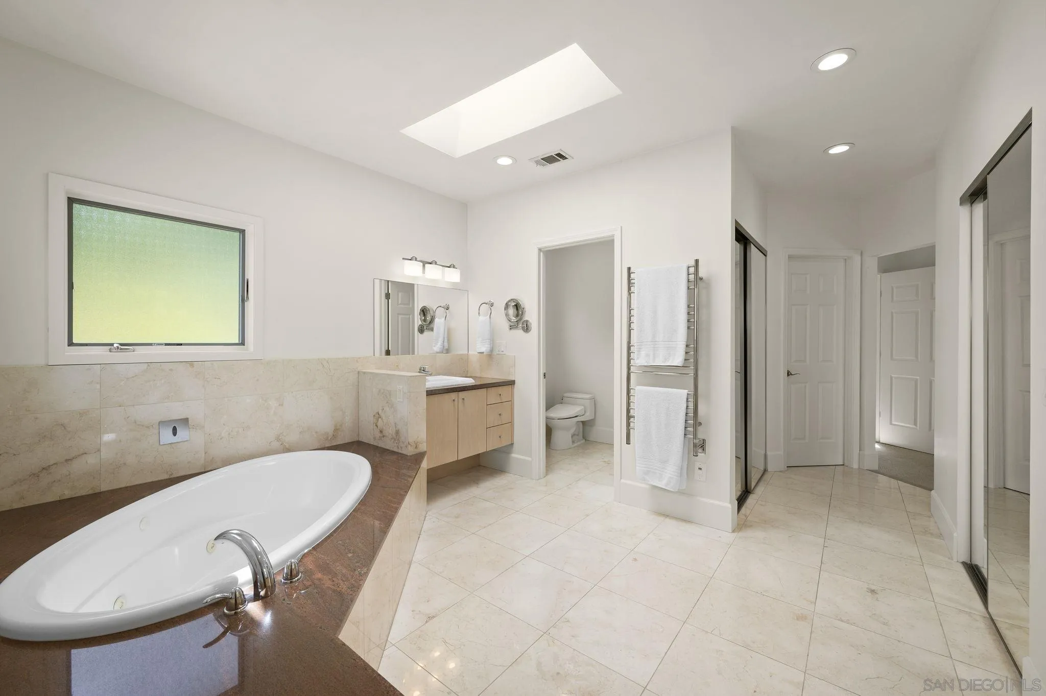 https://cdn.realtyfeed.com/cdn/127/250036848/62e8a0f1de931c75c2aea6441e29ec93.webp