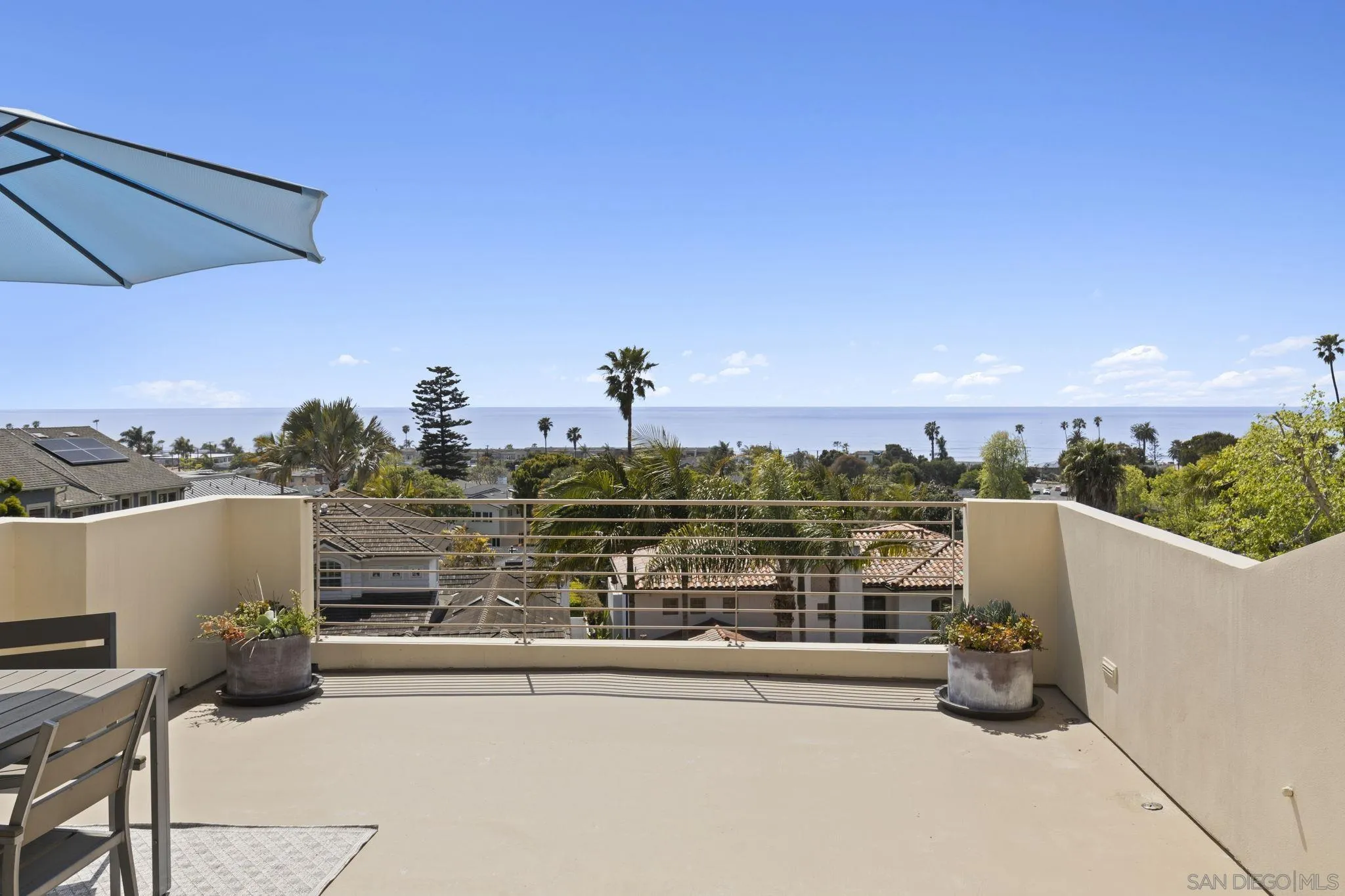 https://cdn.realtyfeed.com/cdn/127/250036848/886dbf59698277866cf2abc46acaec62.webp