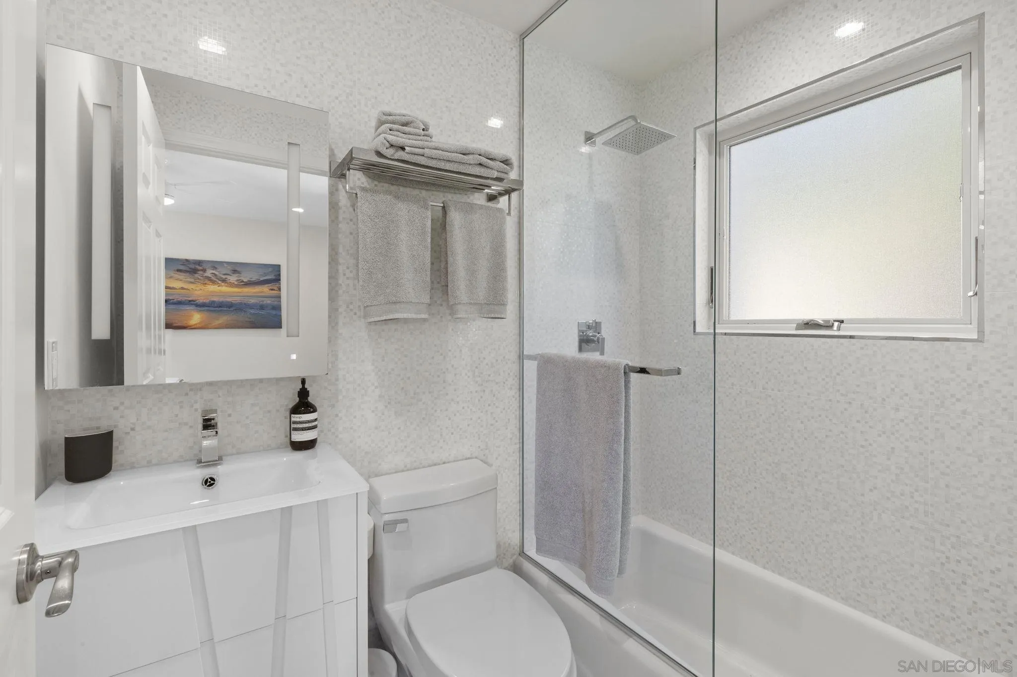 https://cdn.realtyfeed.com/cdn/127/250036848/88c4075533d2100c2c6438019bffbfea.webp