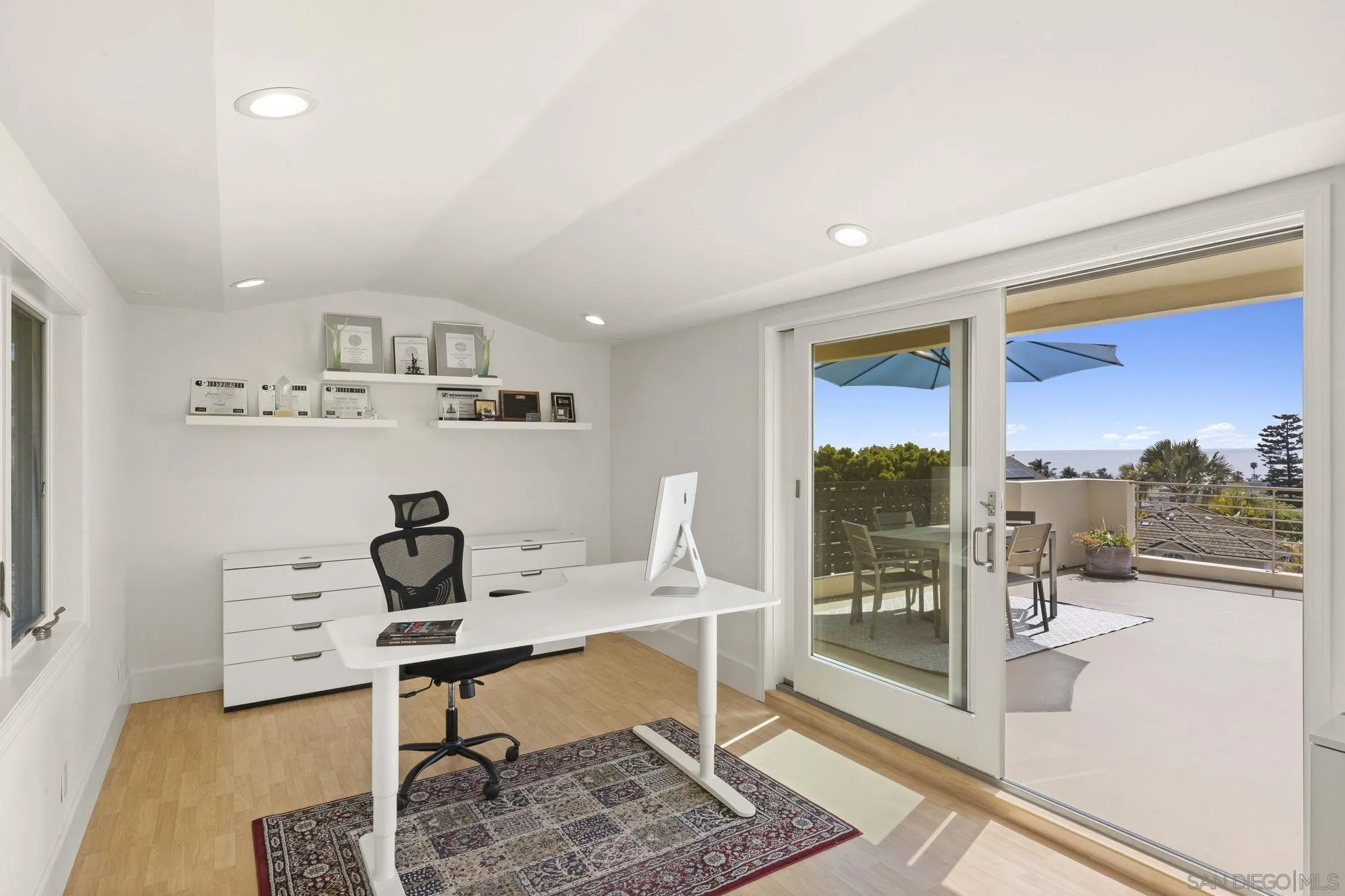 https://cdn.realtyfeed.com/cdn/127/250036848/b76284eadc28138298921c87802cba40.webp